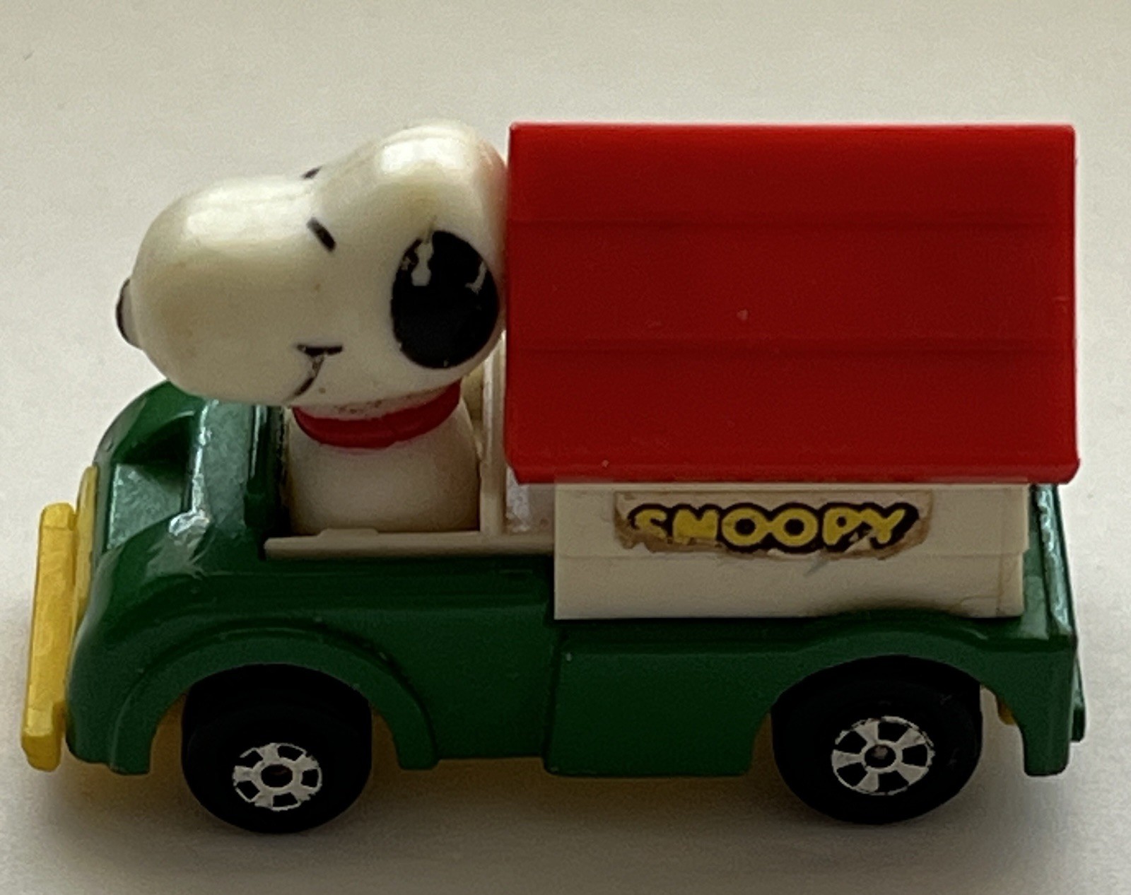 Vintage 1966 Aviva Snoopy Peanuts Mini Doghouse Truck Diecast/Plastic Hong Kong