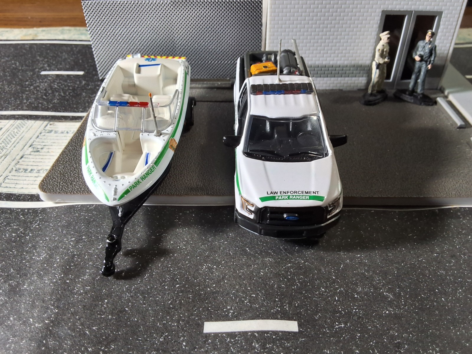 Greenlight Police Ford Custom PARK RANGER LAW ENFORCEMENT BOAT SET ONE OF A KIND