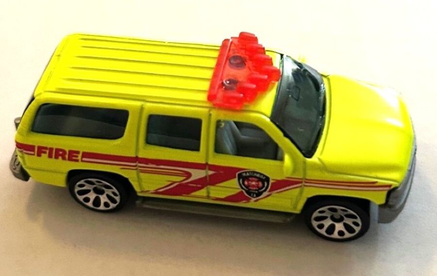 LOOSE MATCHBOX 2000 CHEVY SUBURBAN NEON YELLOW FIRE 1:76