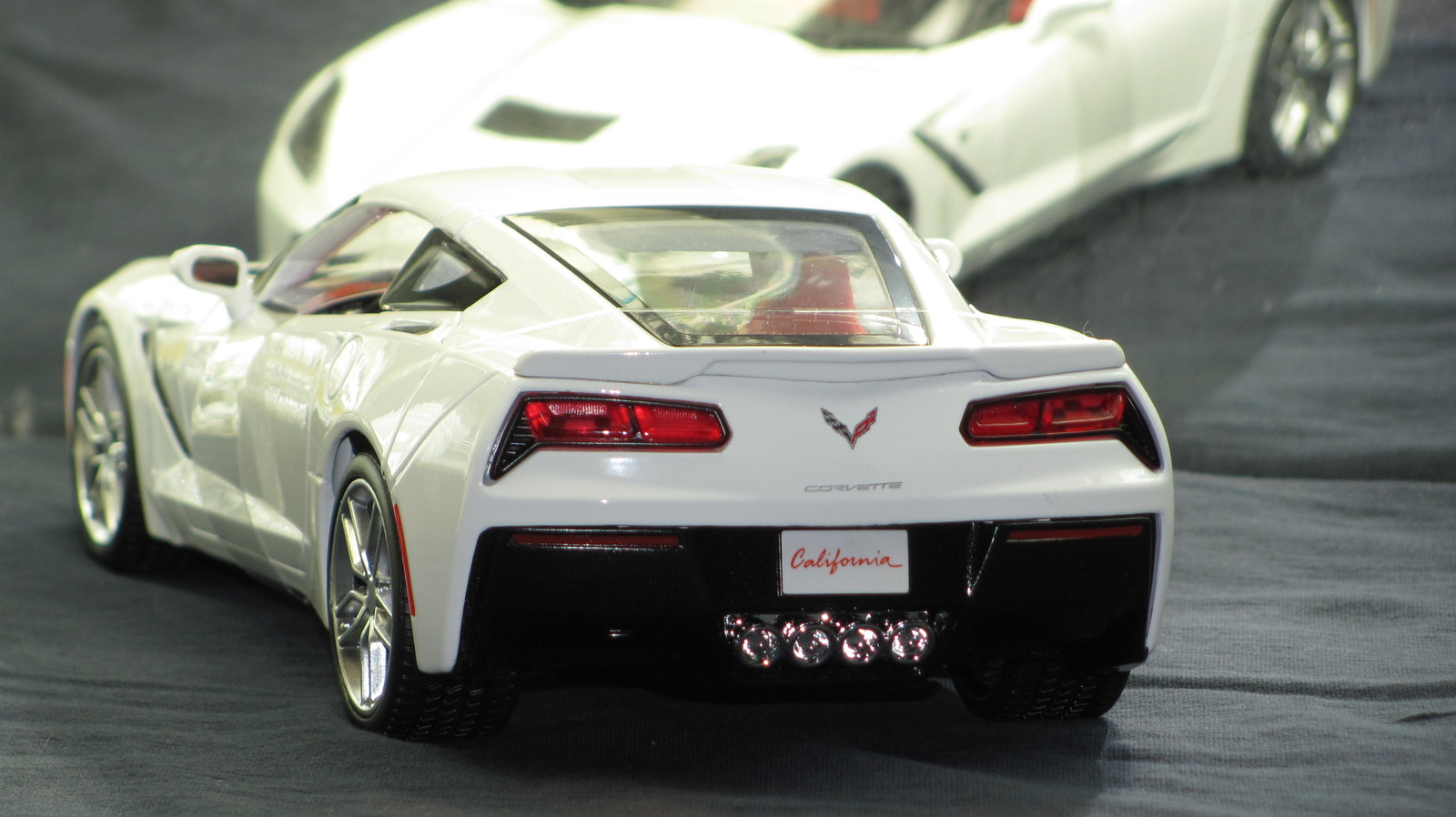 2014 CORVETTE Z51 STINGRAY ARTIC WHITE NEW IN BOX 1:18