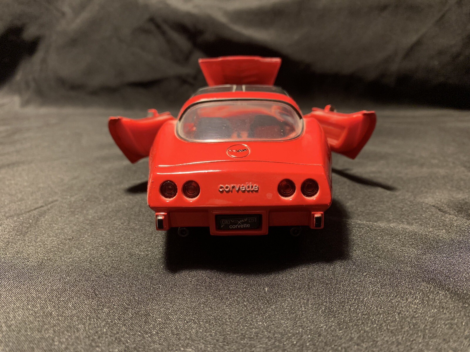 1979 CHEVROLET CORVETTE RED 1/24 DIECAST MODEL CAR BY MOTORMAX 73244