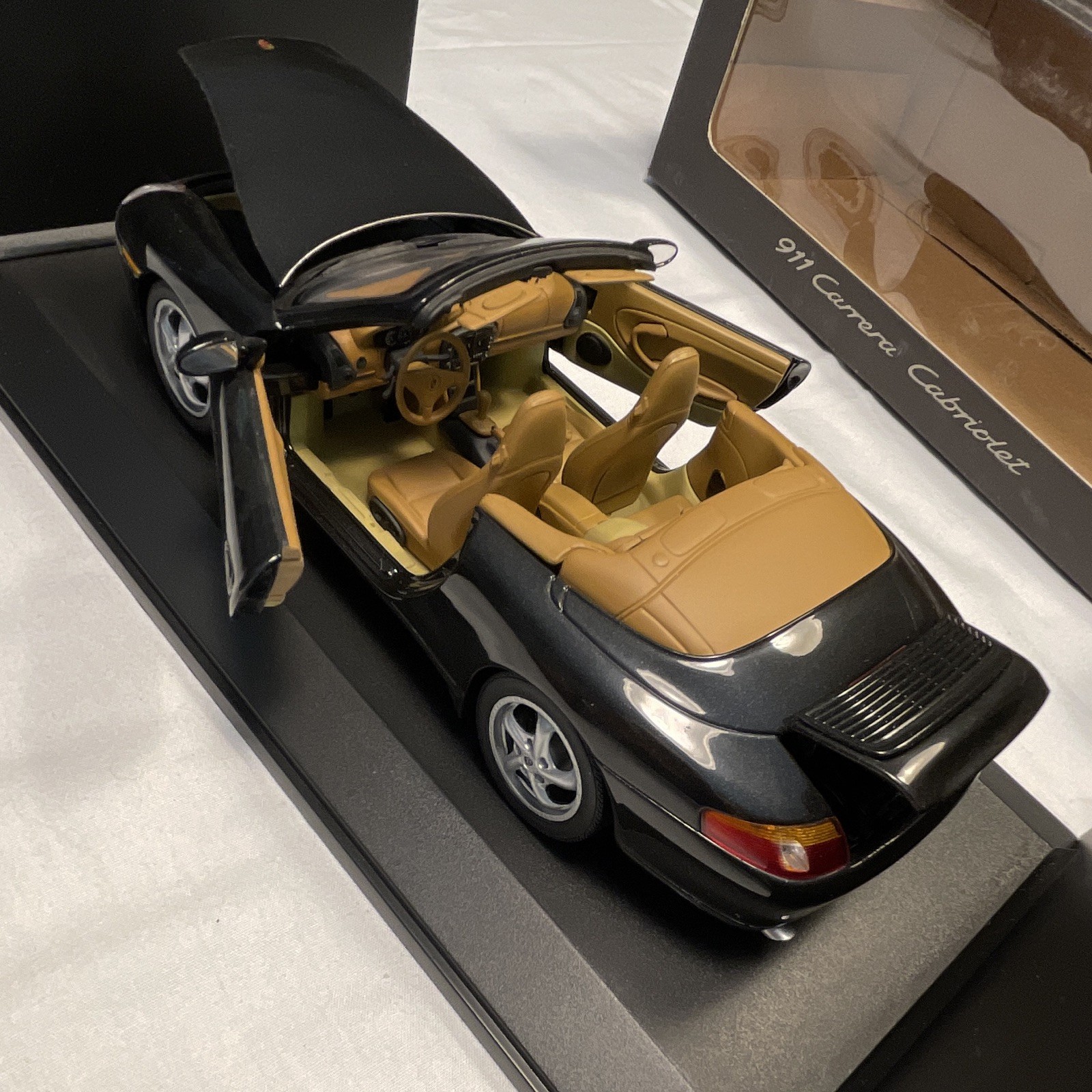 Porsche 1:18 911 Carrera Cabriolet 996 Diecast Car Black/Tan Opening Doors