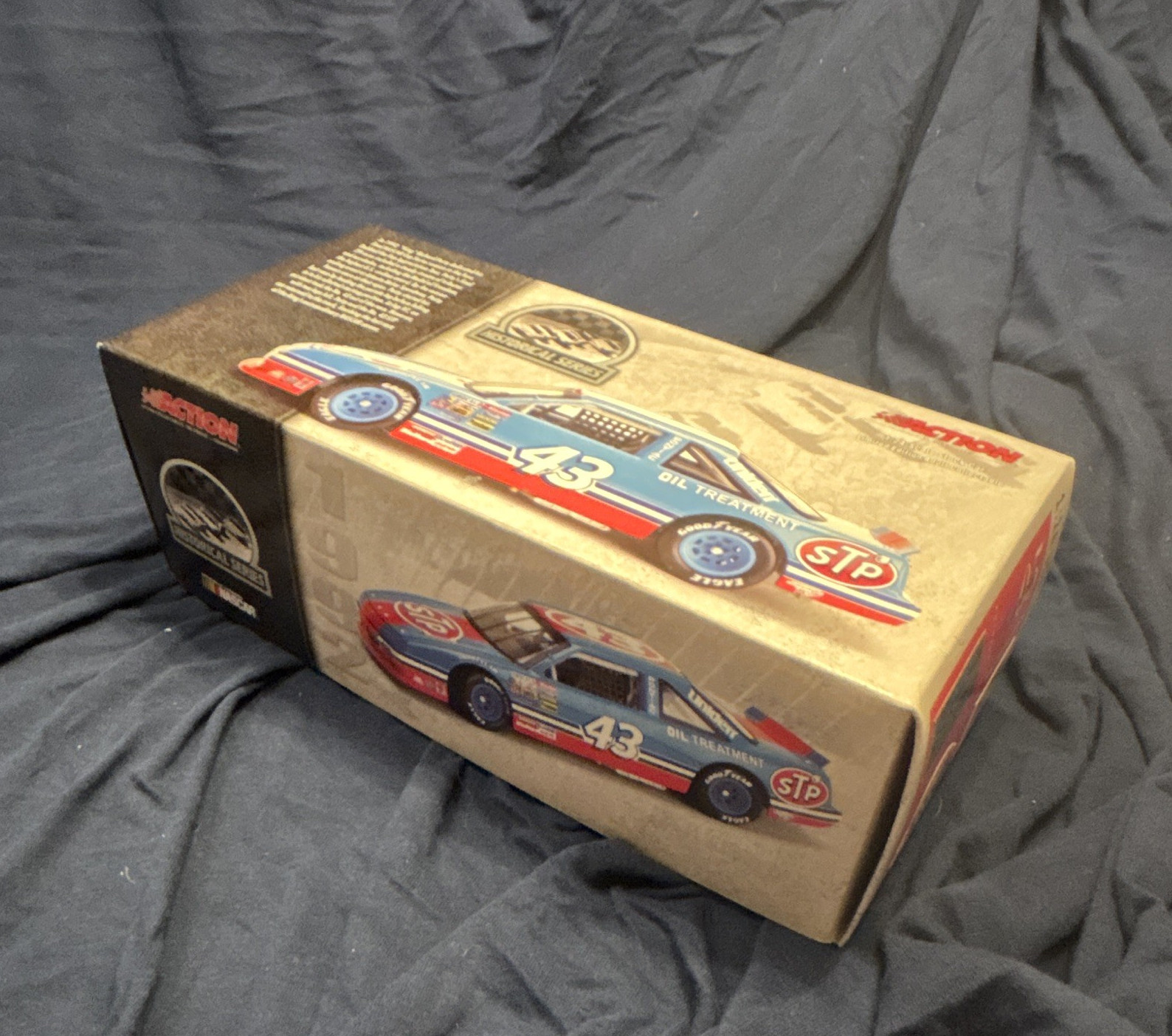 Action 1:24 NASCAR 1992 Richard Petty #43 STP Autographed FAREWELL CAR with COA!