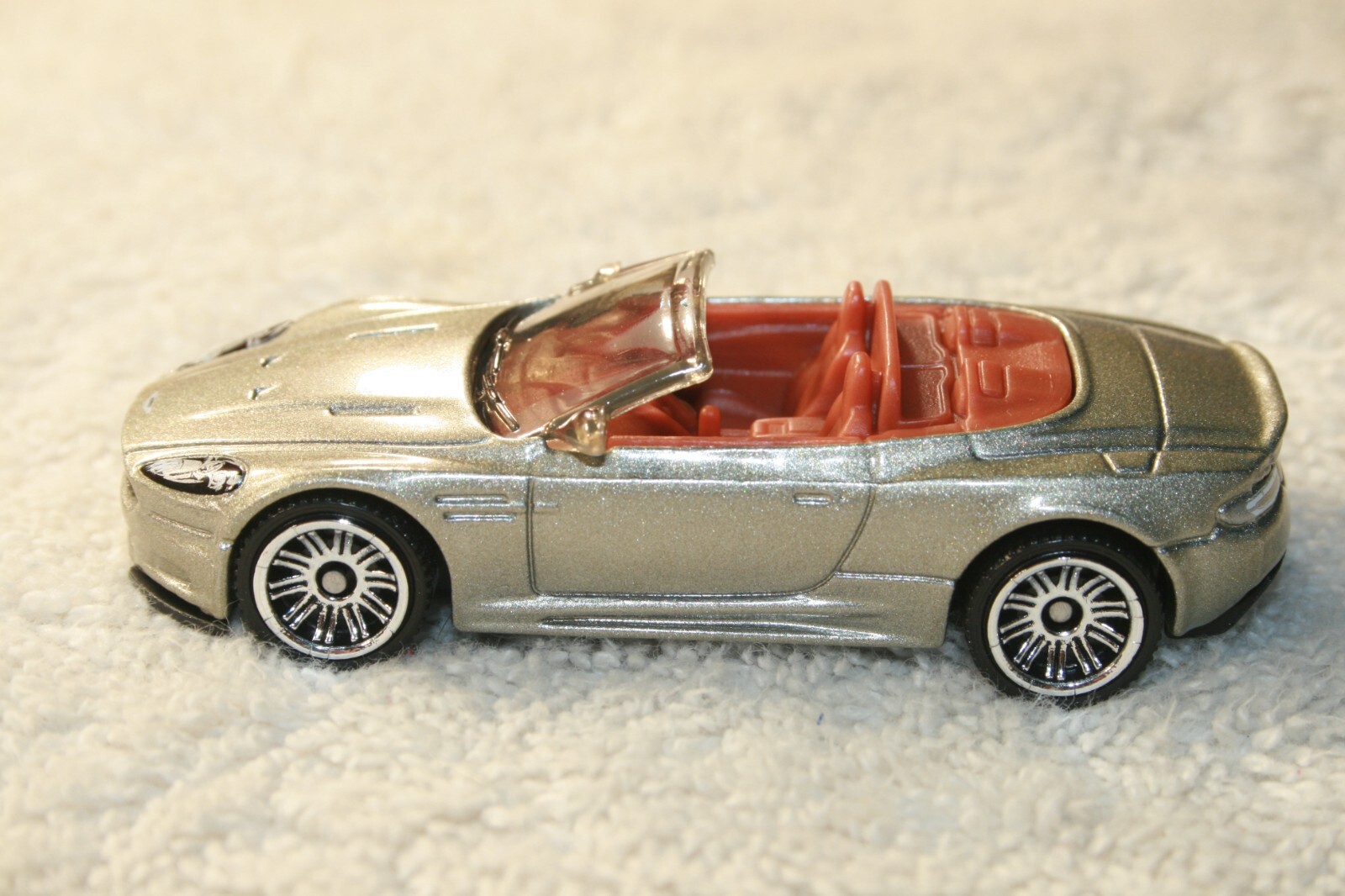NEW MATCHBOX 💥 2011 SILVER METALLIC ASTON MARTIN DBS VOLANTE CONVERTIBLE 💥