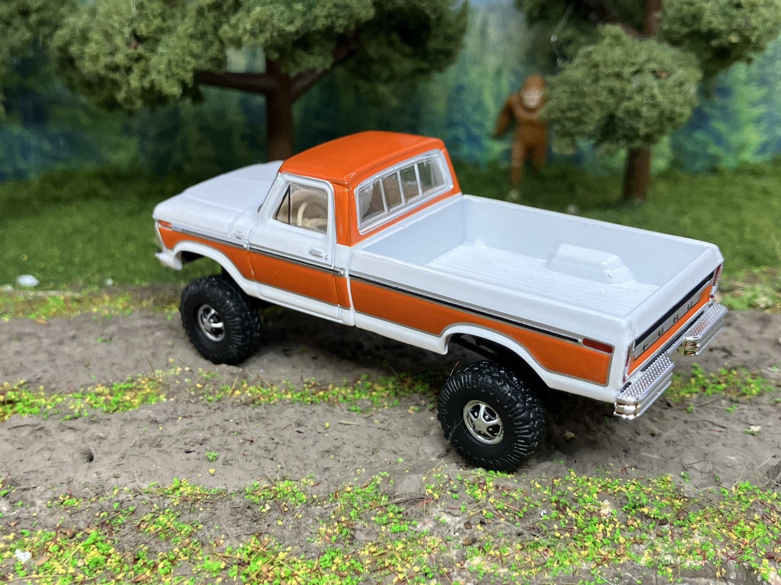 1977 Ford F-150 Ranger Explorer Lifted 4×4 Truck 1/64 Diecast Custom Greenlight
