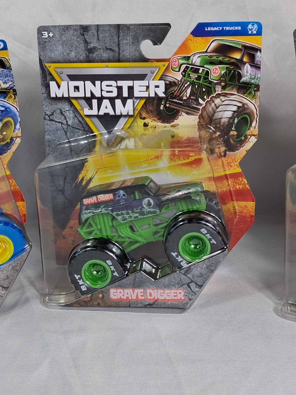Lot of 5 Monster Jam 1:64 Diecast Trucks Blue Thunder Grave Digger Monster Mutt