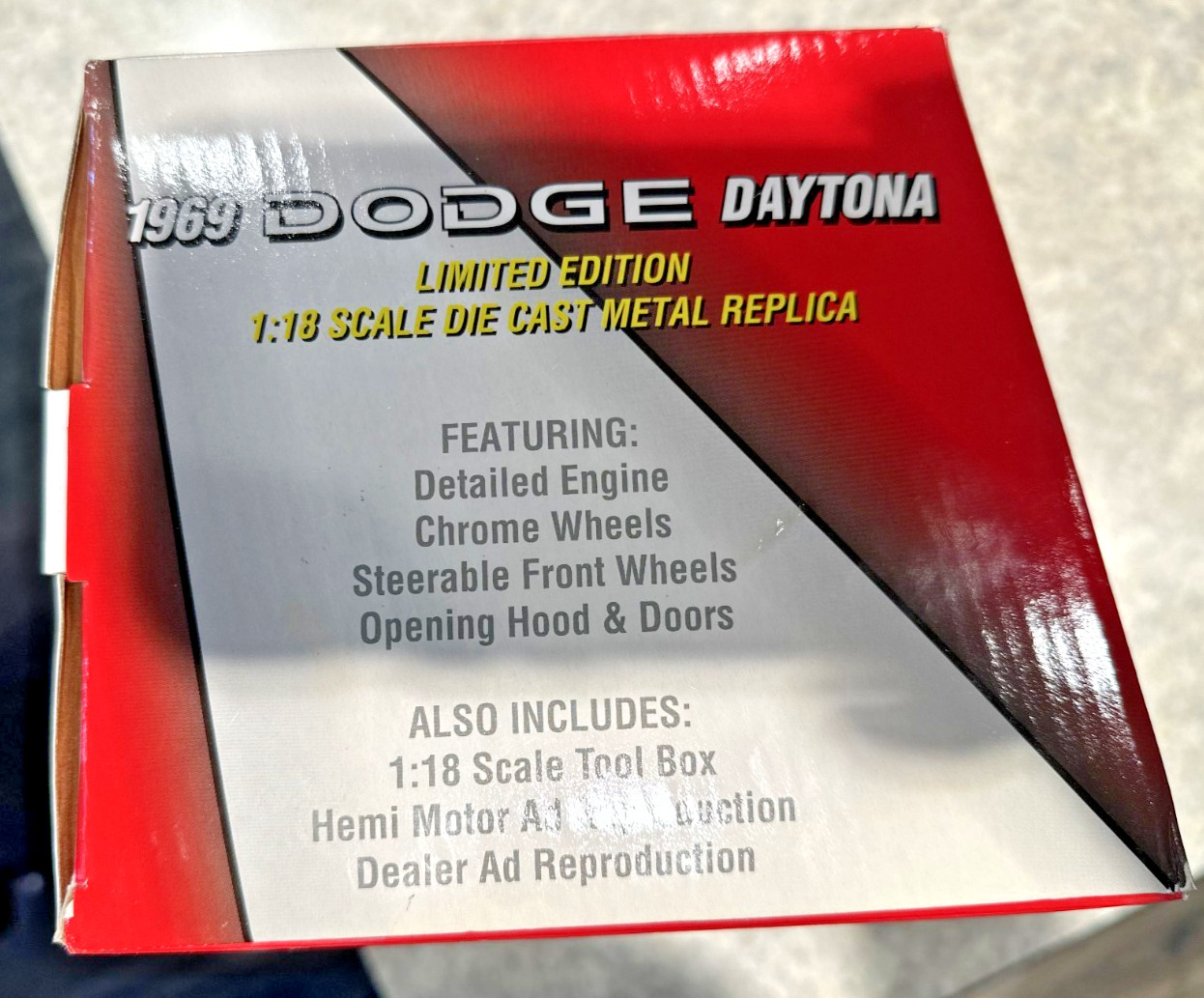 Mopar American Muscle 1969 Dodge Daytona Silver W/Red Wing 1:18 Die-Cast