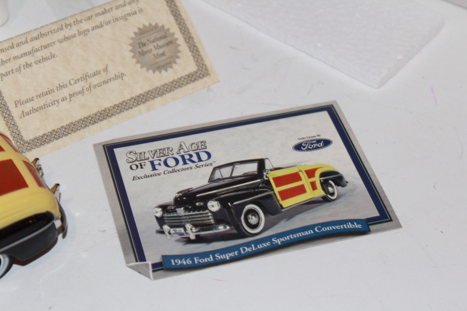 1946 Ford Super Deluxe Sportsman Convertible 1:32 Scale Diecast Model w/Box