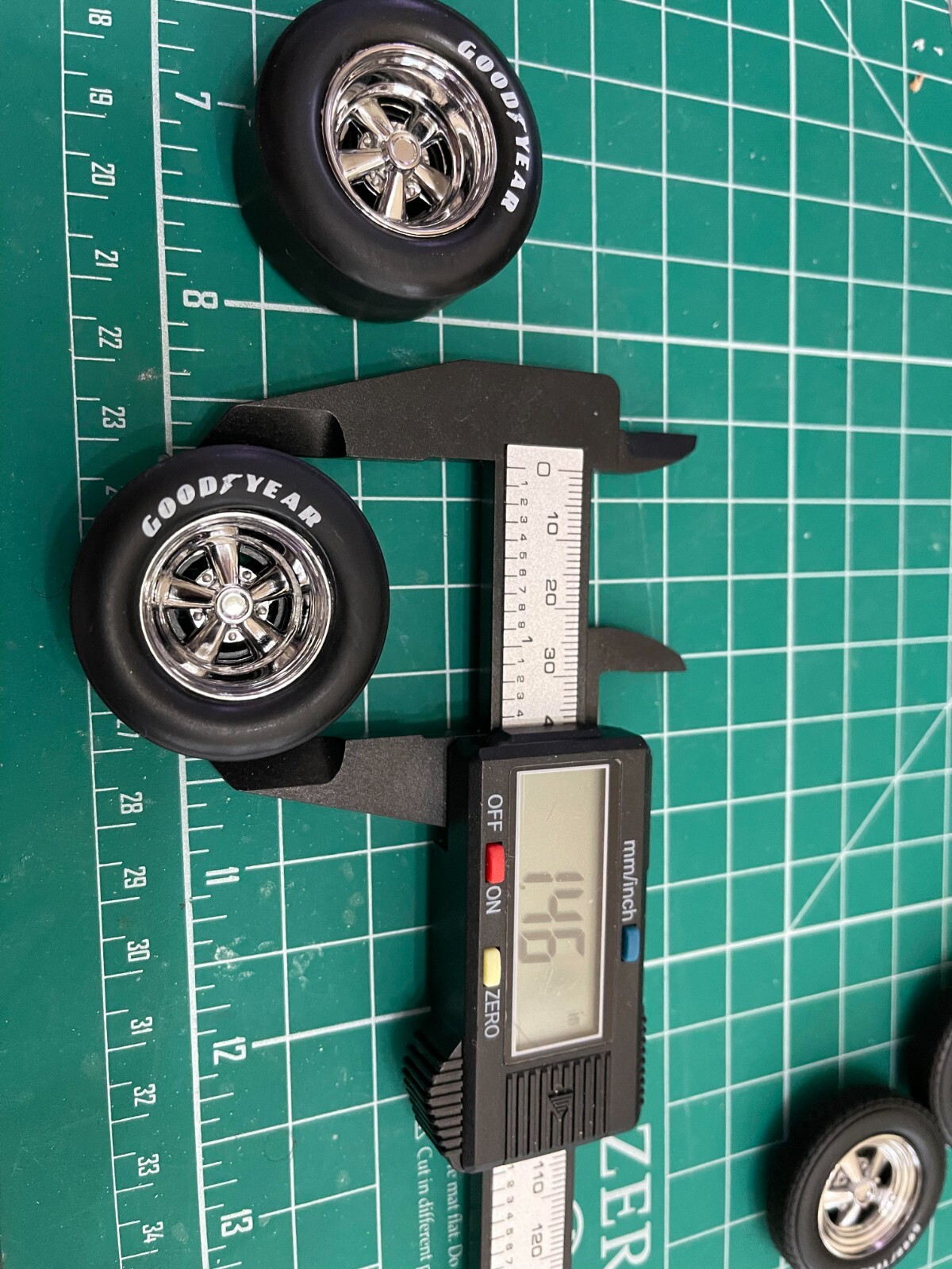1/18 GMP MUSCLE CAR DEEP DISH 5 SPOKE DRAG WHEELS AND GOODYEAR TIRE SET 19005
