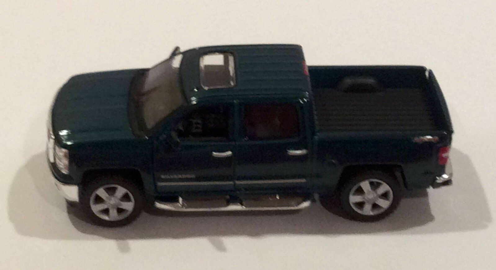 Kinsmart 2014 Chevrolet Green Silverado Pickup Truck 5″ L Diecast Scale 1/46