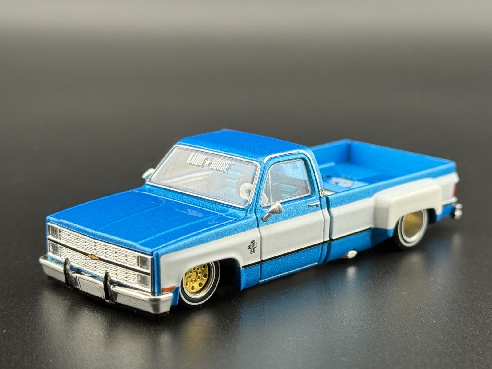 Kaido House x Mini GT Chevy Silverado Dually Vintage Spec V1 #192 1/64
