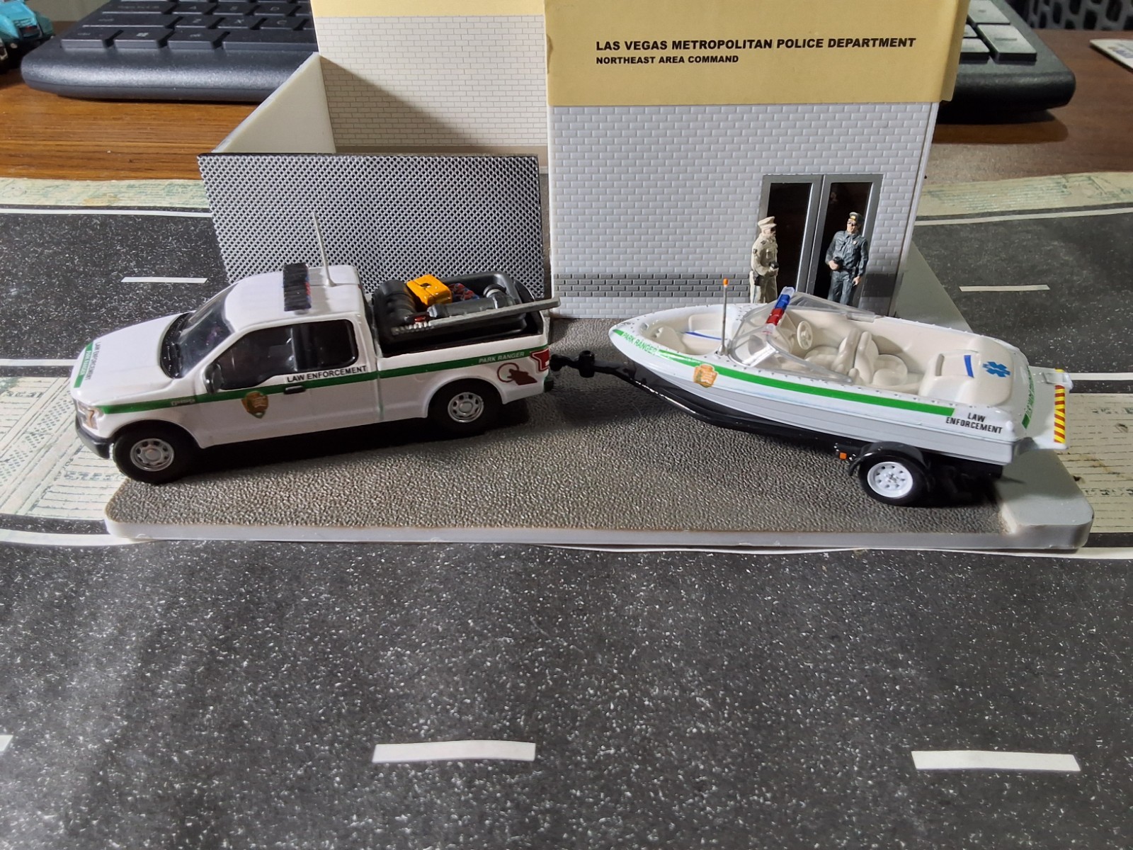 Greenlight Police Ford Custom PARK RANGER LAW ENFORCEMENT BOAT SET ONE OF A KIND