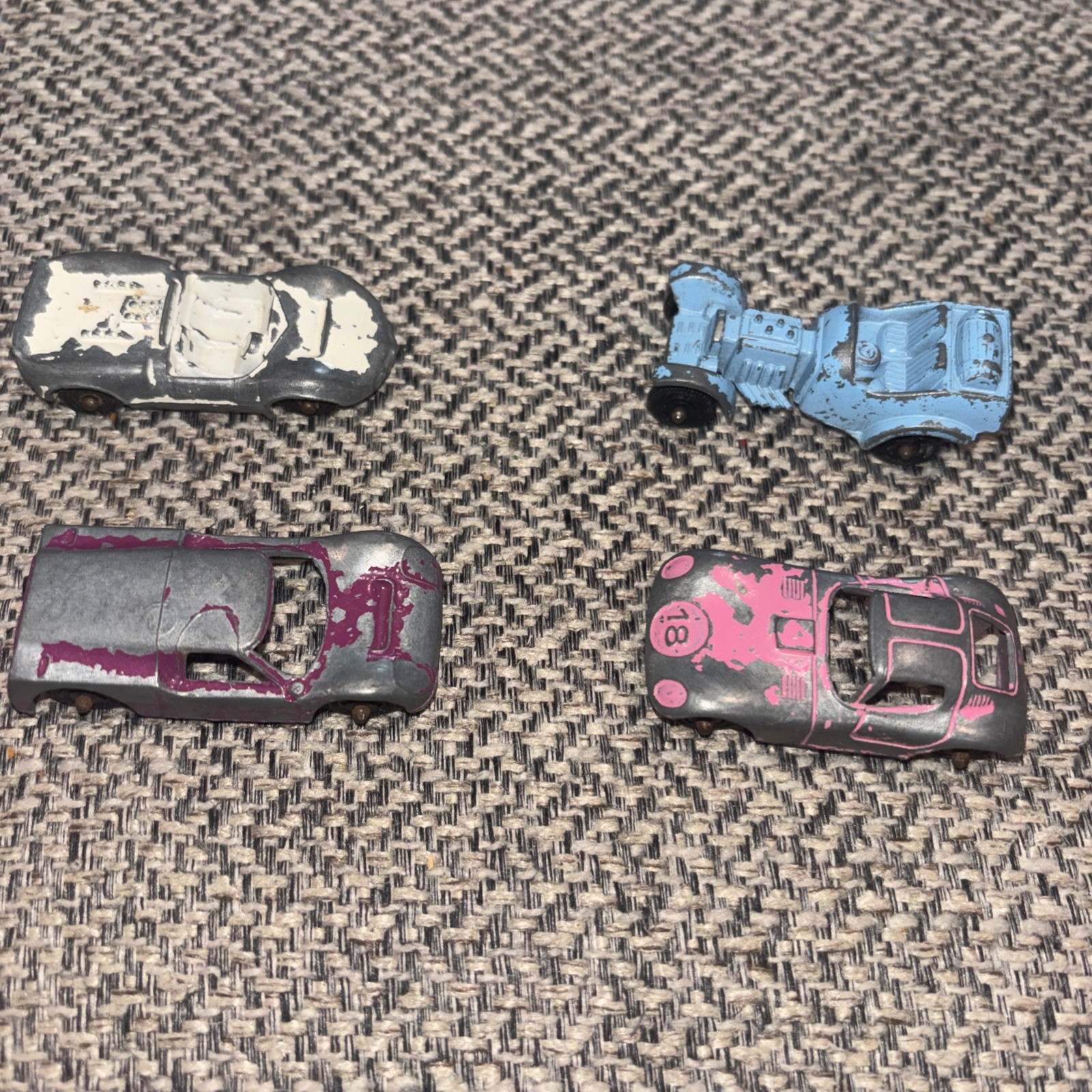 LOT OF 13 COLORFUL CARS AND TRUCKS UNBRANDED METAL PLASTIC
