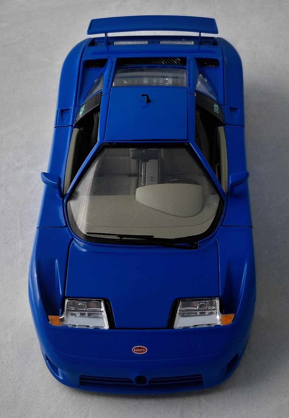 1991 Bugatti EB 110 1:18 Diecast (Blue) : Burago