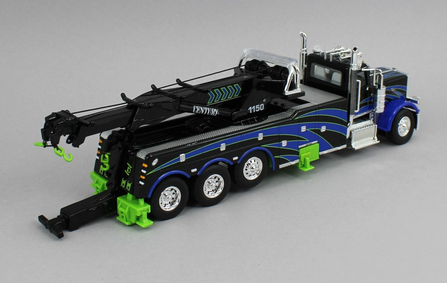 DCP 1:64 *BLACK & BLUE* Peterbilt 389 Day Cab CENTURY 1150 ROTATOR Wrecker *NIB*
