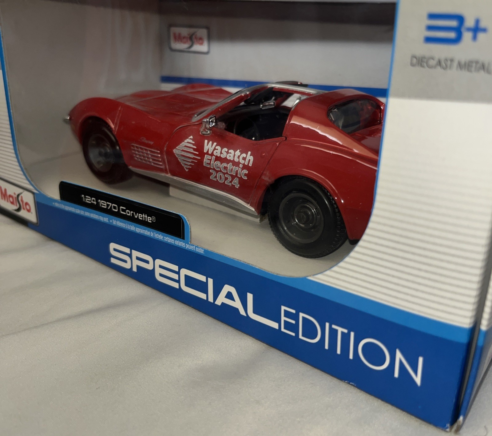 Maisto 1970 Corvette Convertible Red 1:24 Diecast Model