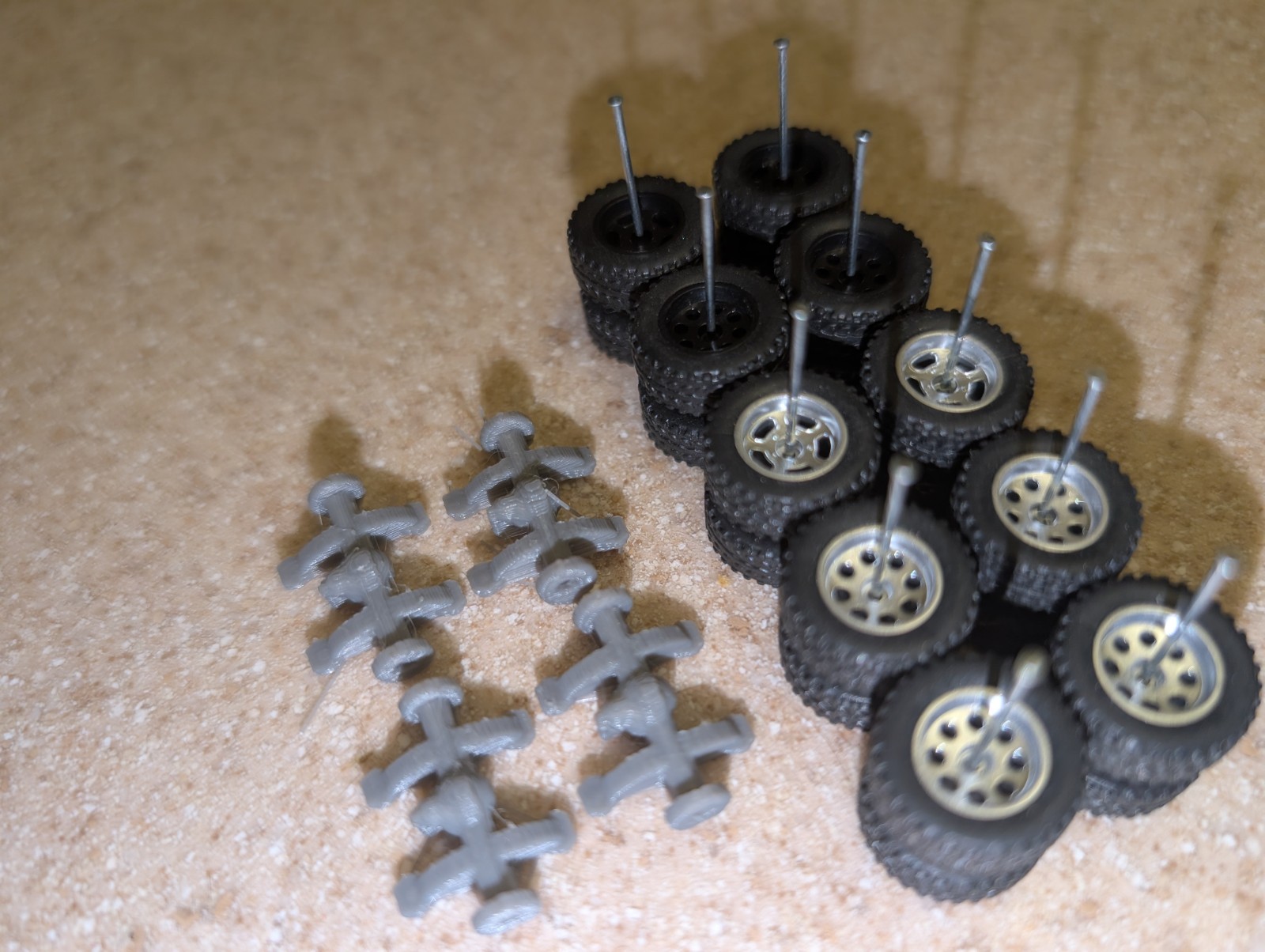 HoT 5 Swap sets Wheels off road truck rubber Tires 1/64 Real Riders Free Lift