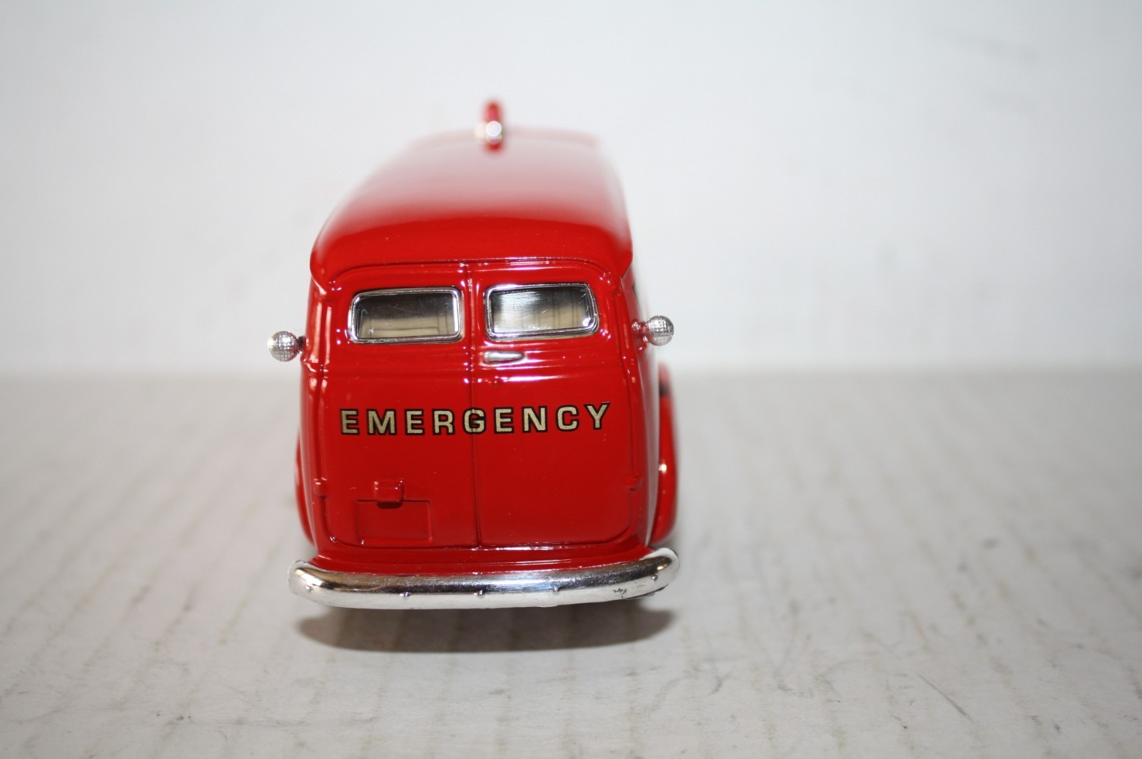 1949 CHEVY N.Y.F.D. PANEL TRUCK DIECAST-1/34-NICE-RED-BOX-1995 FIRST GEAR