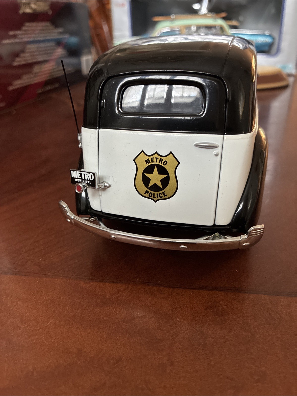 MATCHBOX 1940 FORD POLICE SEDAN DELIVERY METRO POLICE EST 1/18 SCALE
