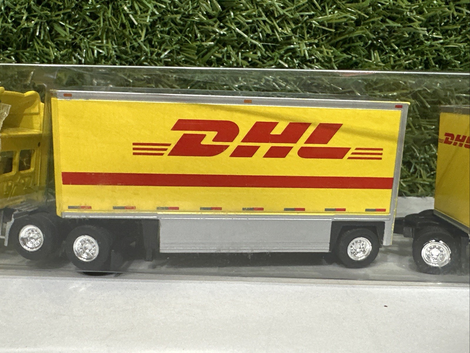 1/87 Scale Trucks N’ Stuff Freightliner Cascadia DHL With 28” DD Double SPT3120