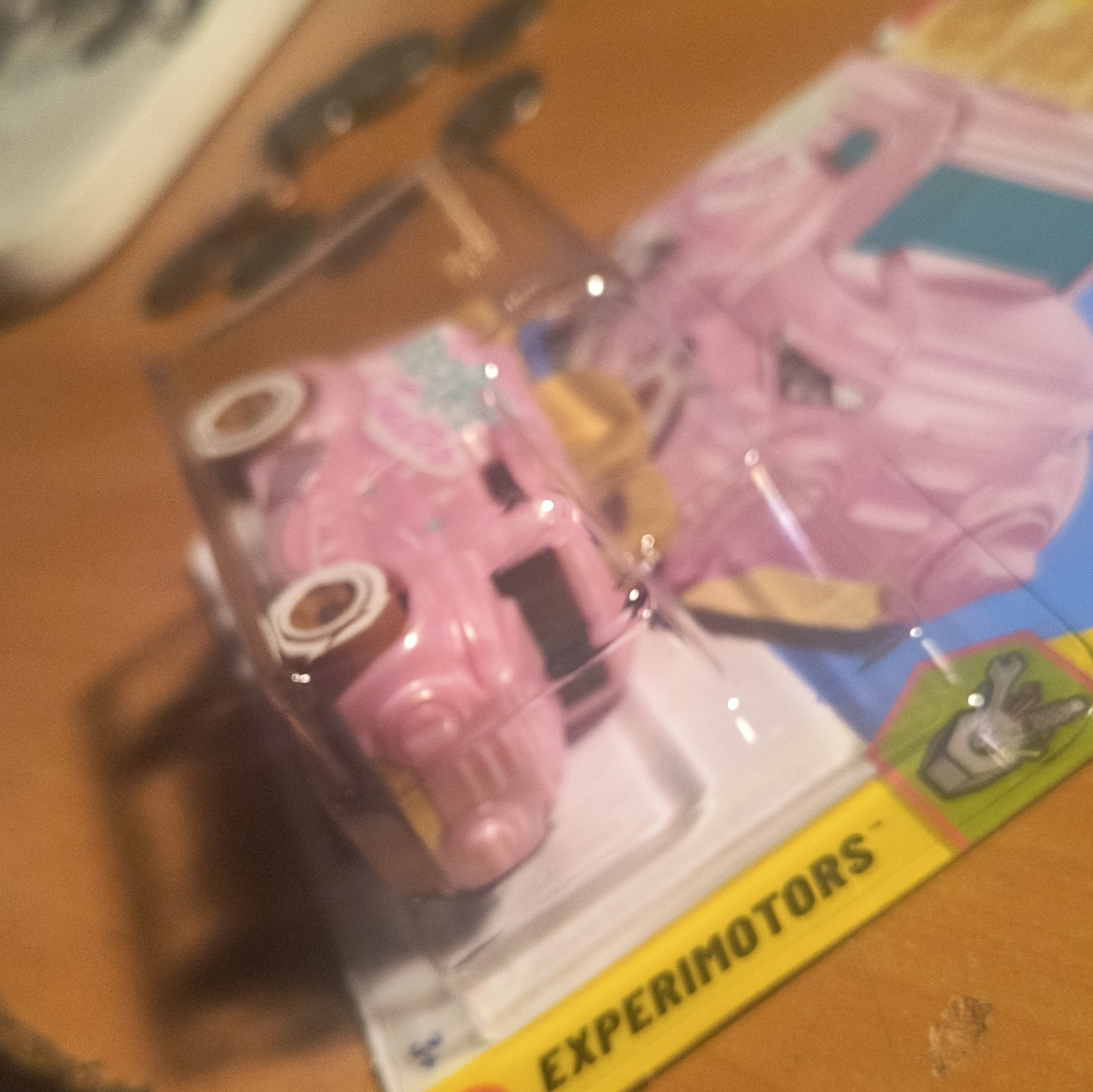 Hot Wheels Roller Toaster Experimotors 1:64 Diecast Car Pink White Gold