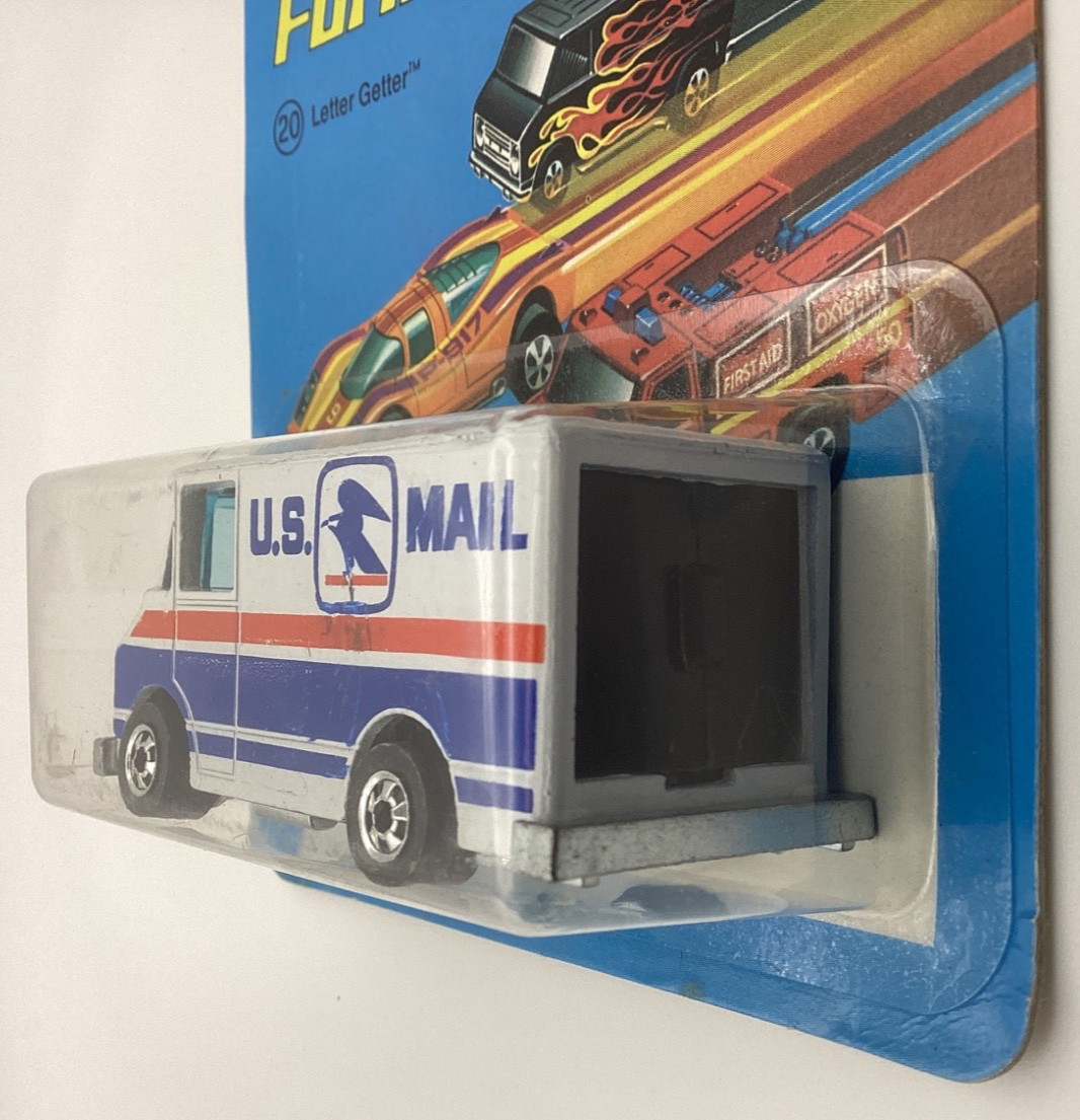 Hot Wheels vintage 1977 Letter Getter, #9643 U.S. Mail truck on near mint card