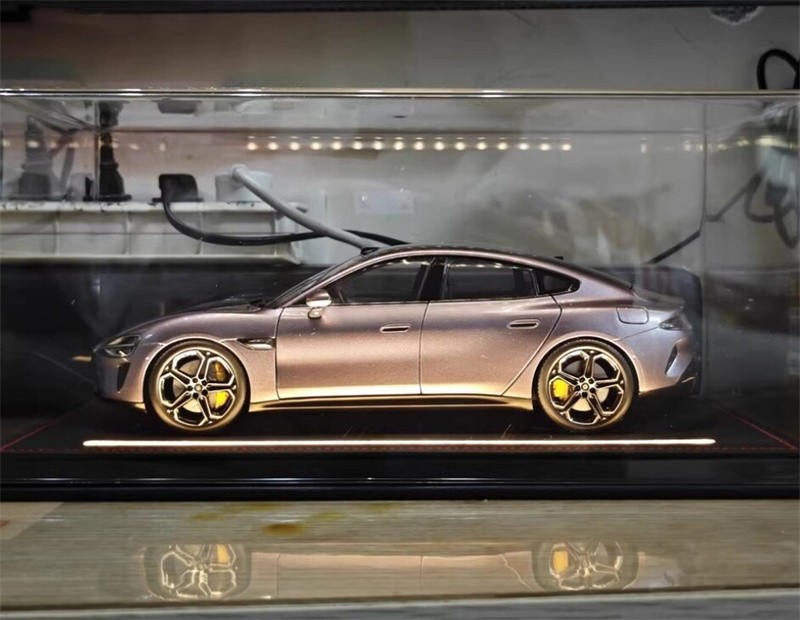 Diorama Acrylic Show Case Display Case With PU Leather Base For 1/18 Car Model