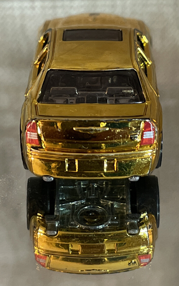 Hot Wheels 2005 DCC Gold Chrysler 300C Hemi Made in Malaysia VGUC