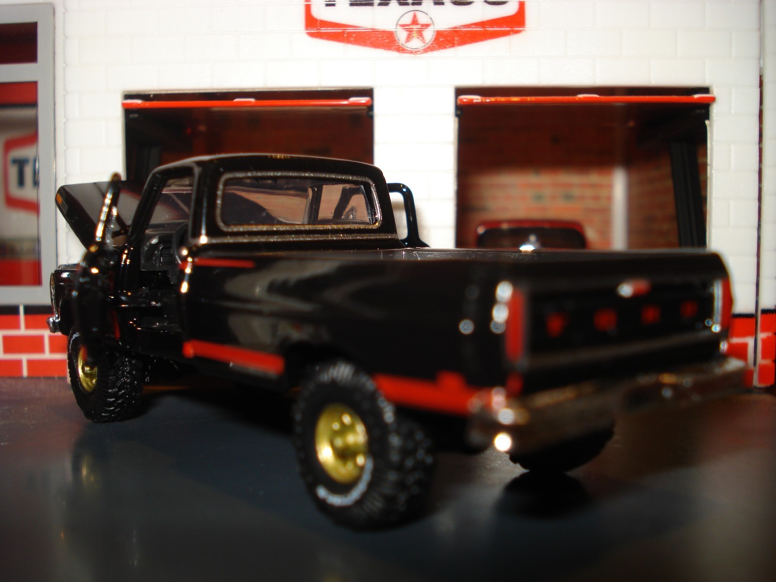 1969 FORD F-250 RANGER 4X4 LONG BOX PICKUP CUSTOM LIMITED EDITION 1/64 M2