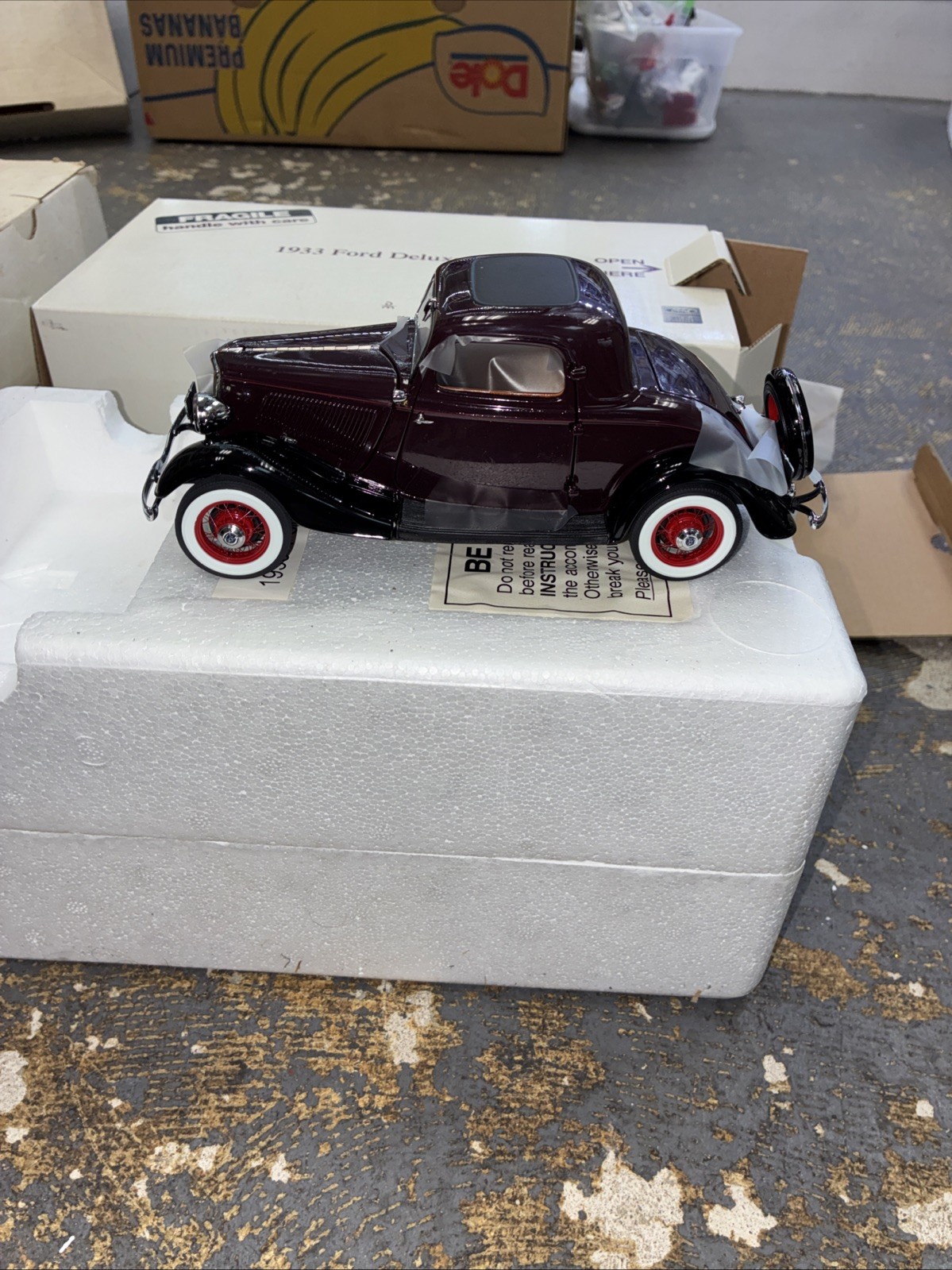 DANBURY MINT 1933 FORD DELUXE COUPE 1:24 SCALE in box with title and unpacking