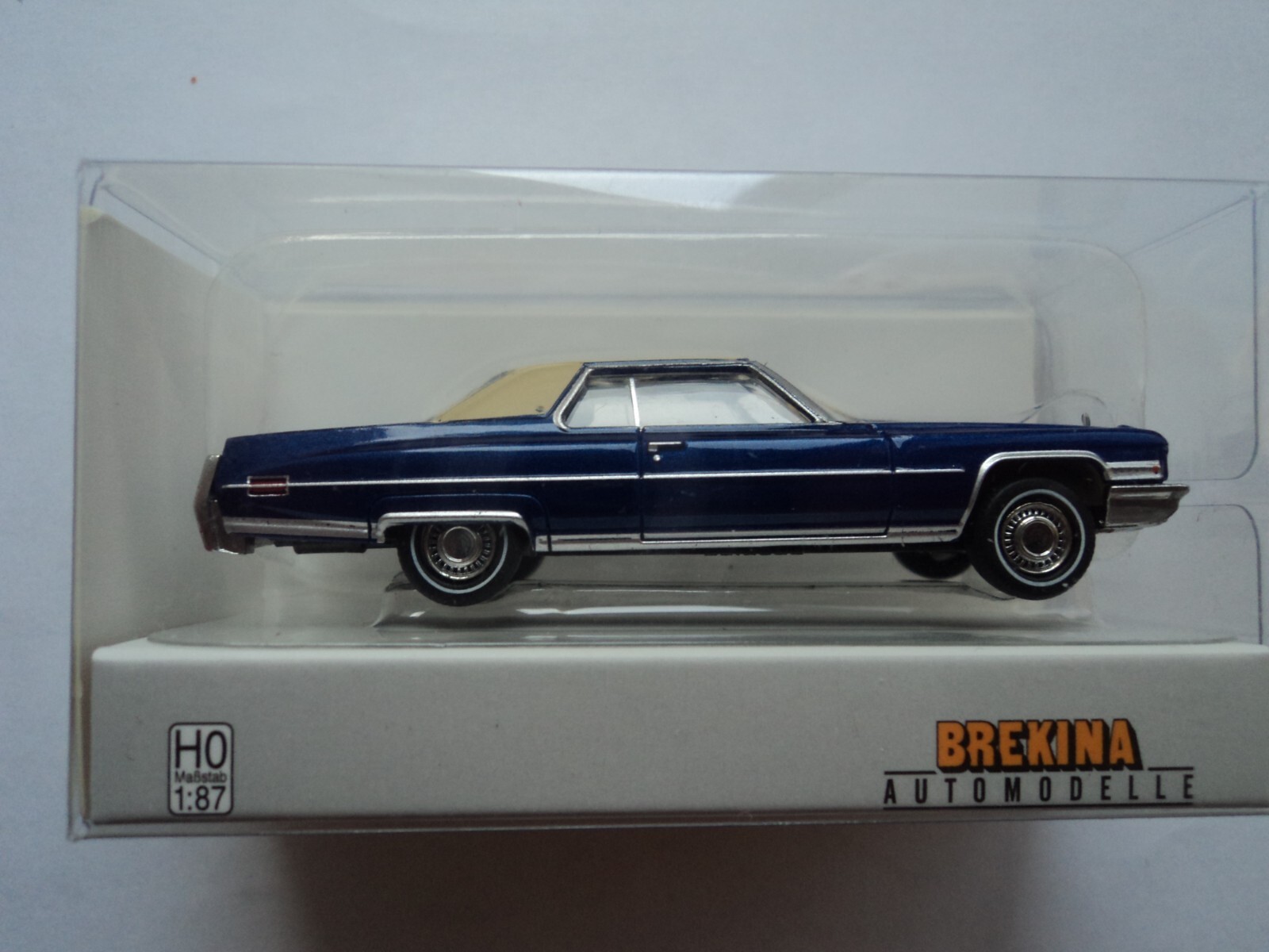 BREKINA 1972 CADILLAC DEVILLE DARK BLUE HO 1/87 PLASTIC