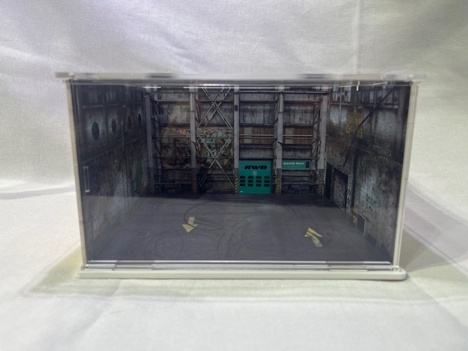 # 01162 – 1/64 Back Alley Display Diorama