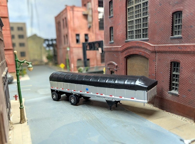 1/87 HO Scale Custom Built Tandem Spread Axle Covered Axle Dump Trailer.
