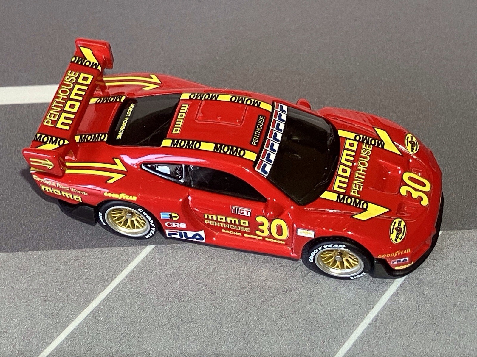 1/64 Custom Hot Wheels PORSCHE 935 w/real riders MOMO Custom