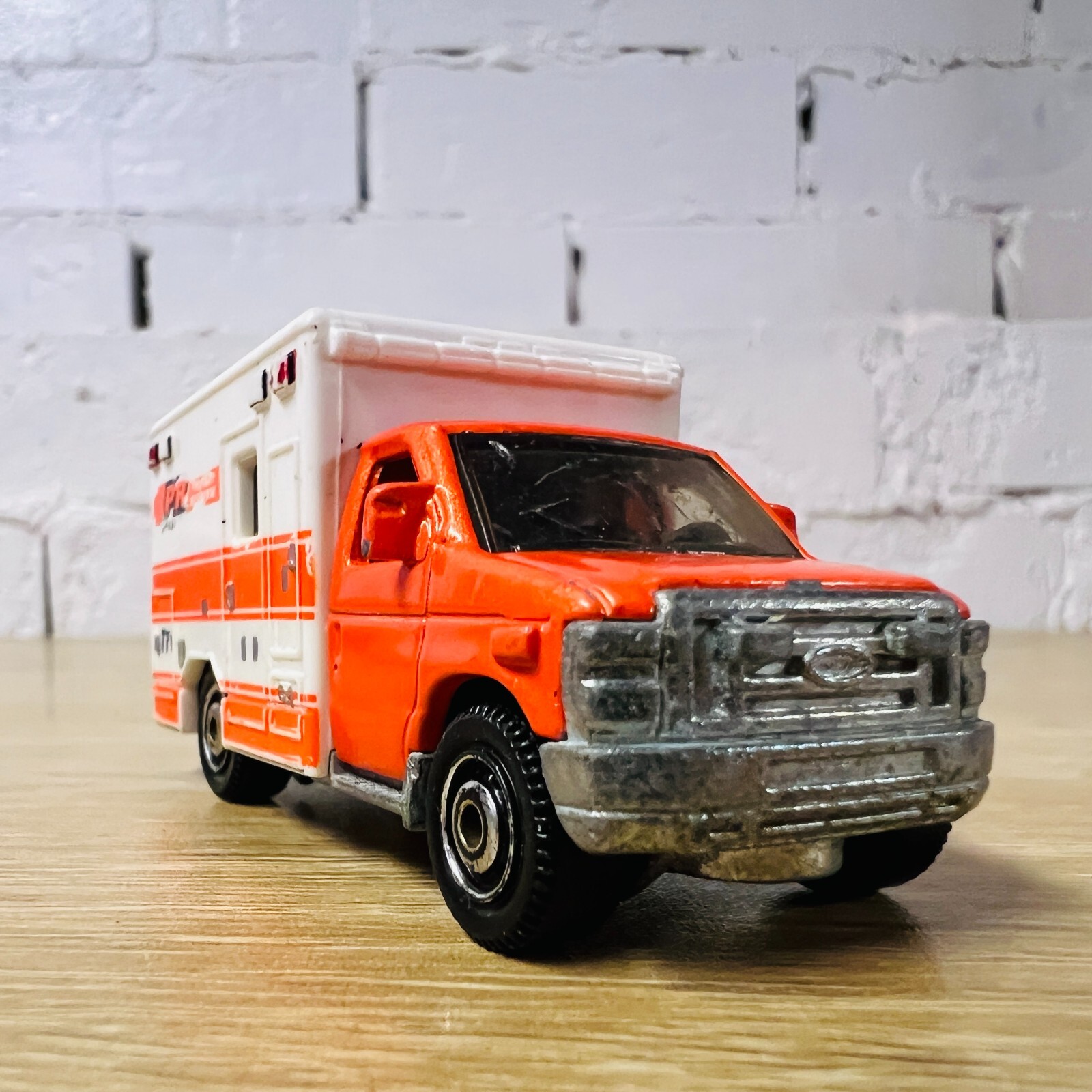 Ford E350 Ambulance 2009 Orange White Emergency Response MB771 Primary PR