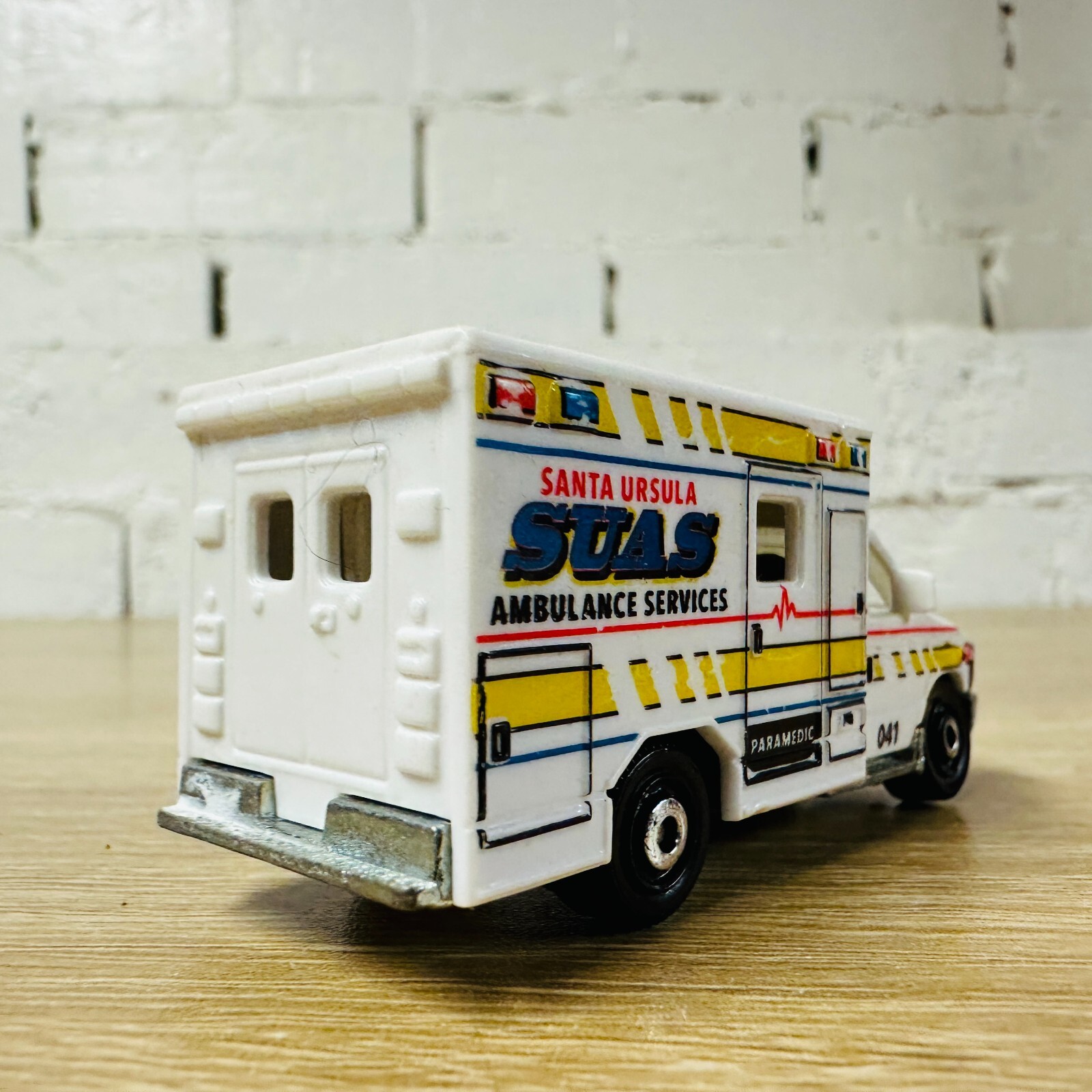 Ford E350 Ambulance White SUAS Santa Ursula 2015 EMT 5 Pack MB944