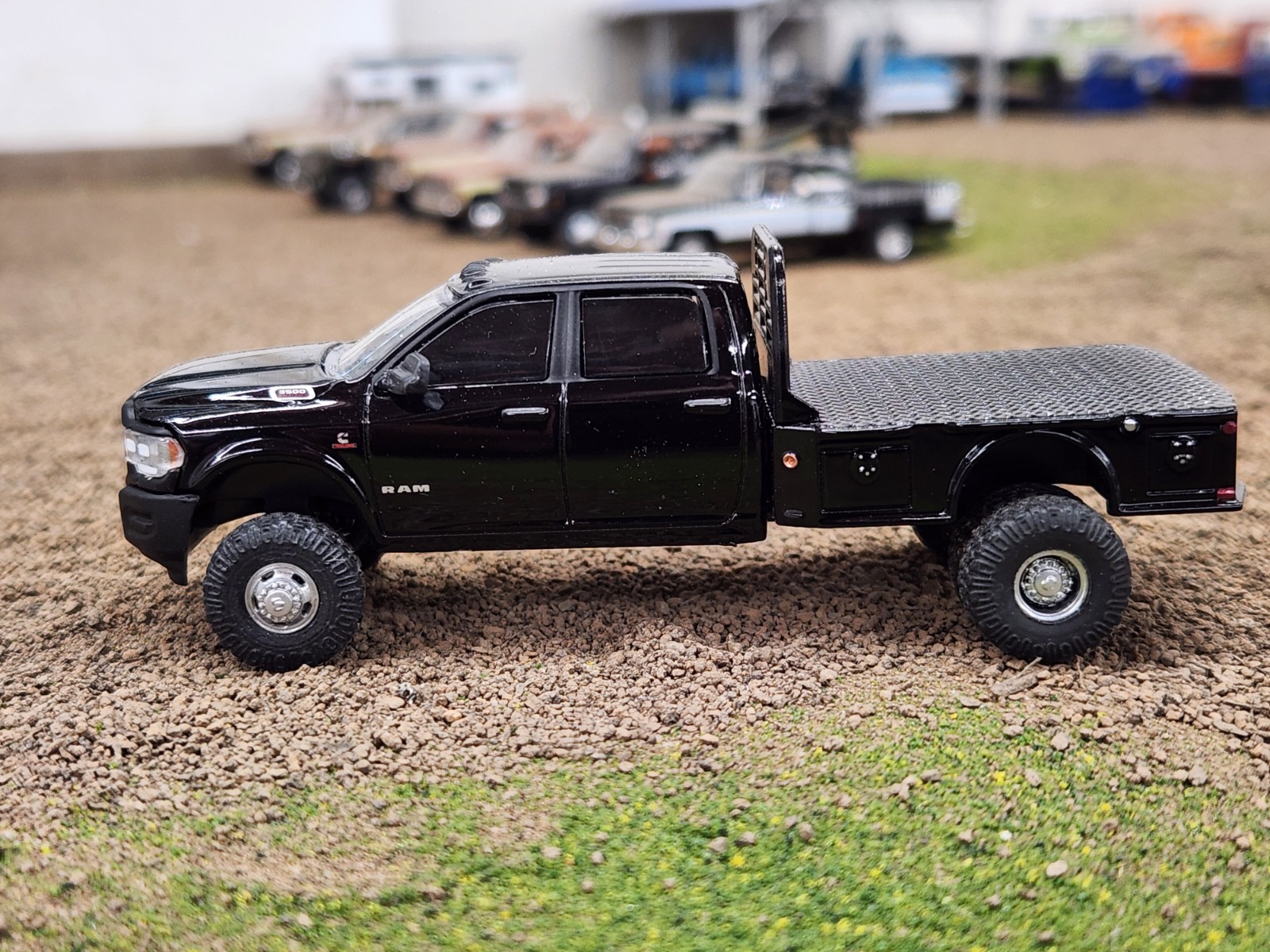 2023 Dodge Ram 3500 CUMMINS Flatbed LIFTED Greenlight