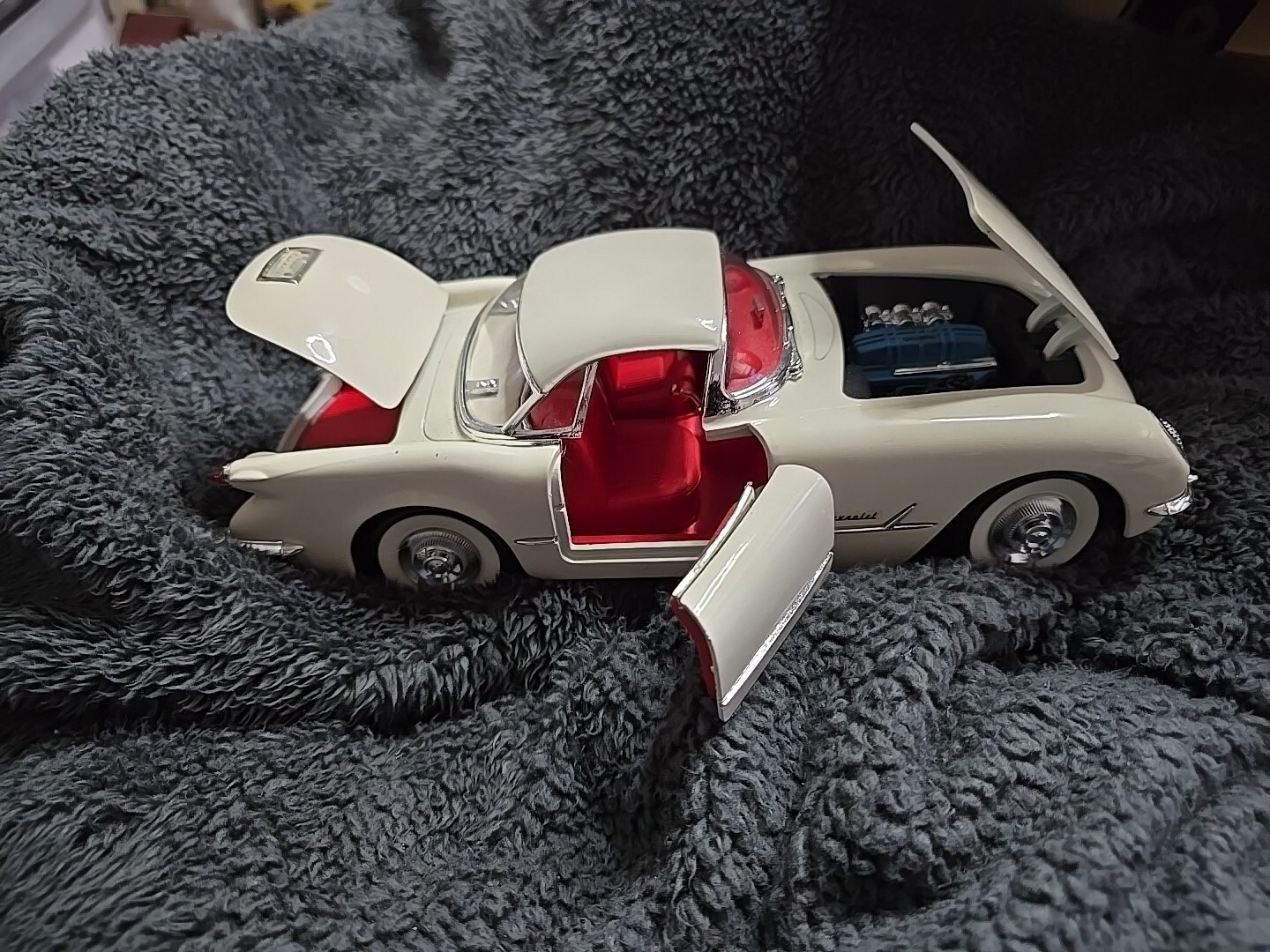 MIra Golden Line Collection Very RARE White Hard Top Corvette Convertible 1:18