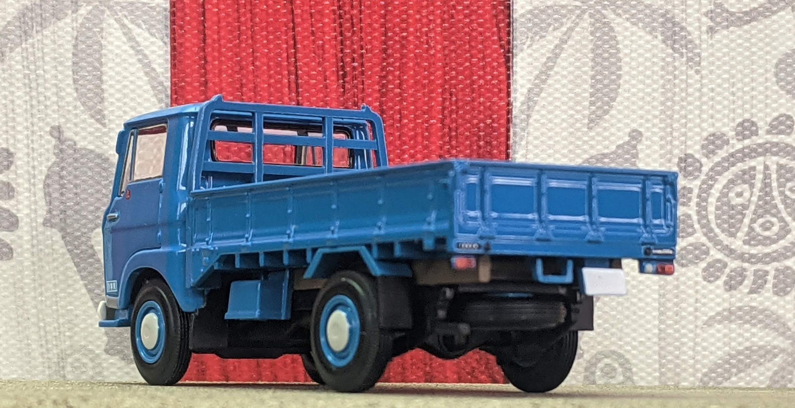 TOMICA LV-191b 1966 ISUZU ELF DELIVERY TRUCK 1:64 SCALE LIMITED VINTAGE SERIES