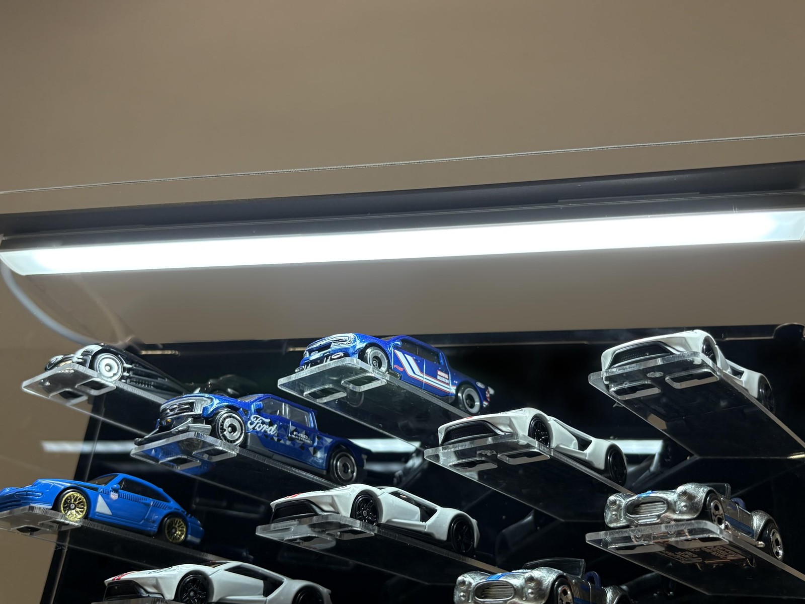 Display Case for Hot Wheels Cars, Silver Backboard with Light,