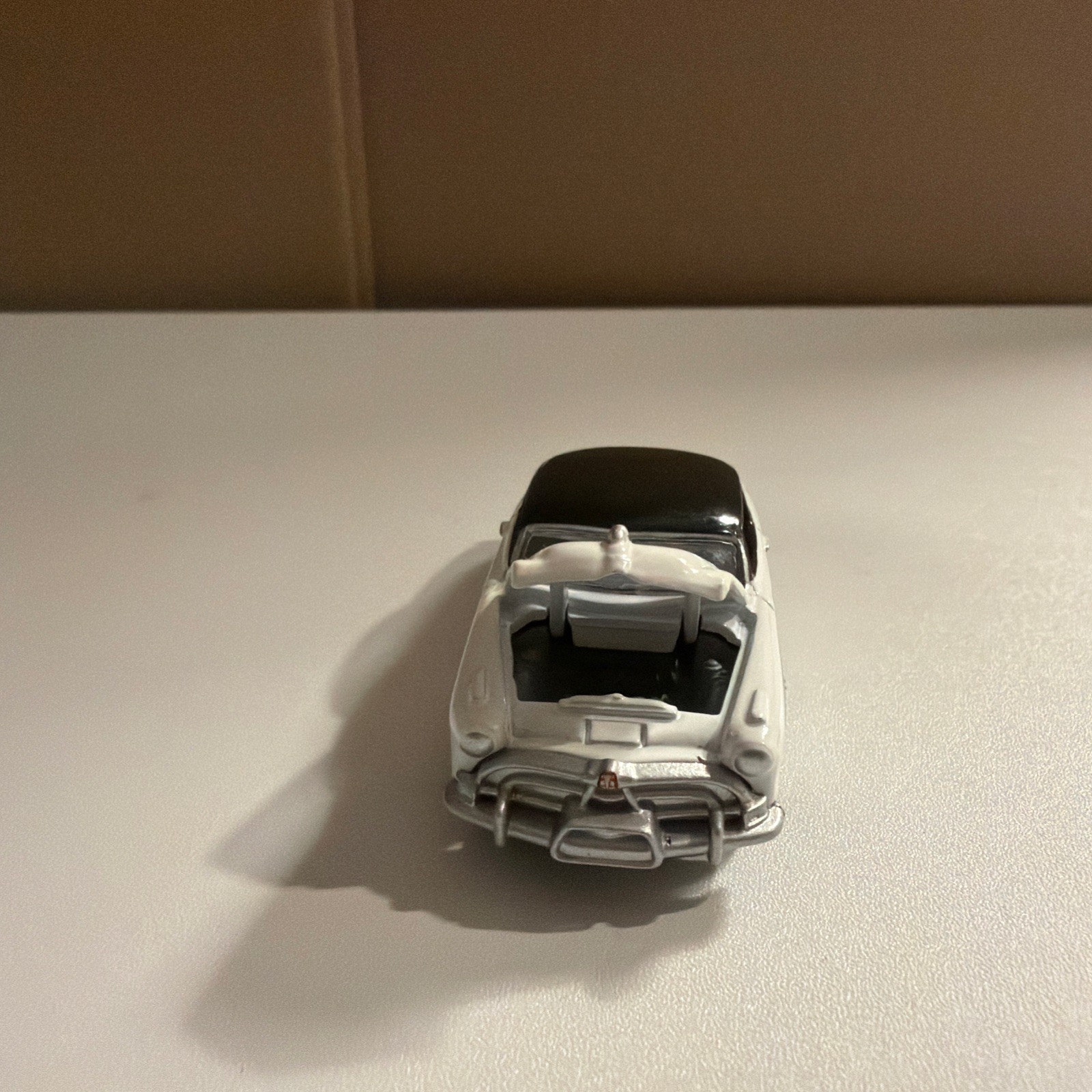 Johnny Lightning 1951 fabulous Hudson Hornet #6 White/Black