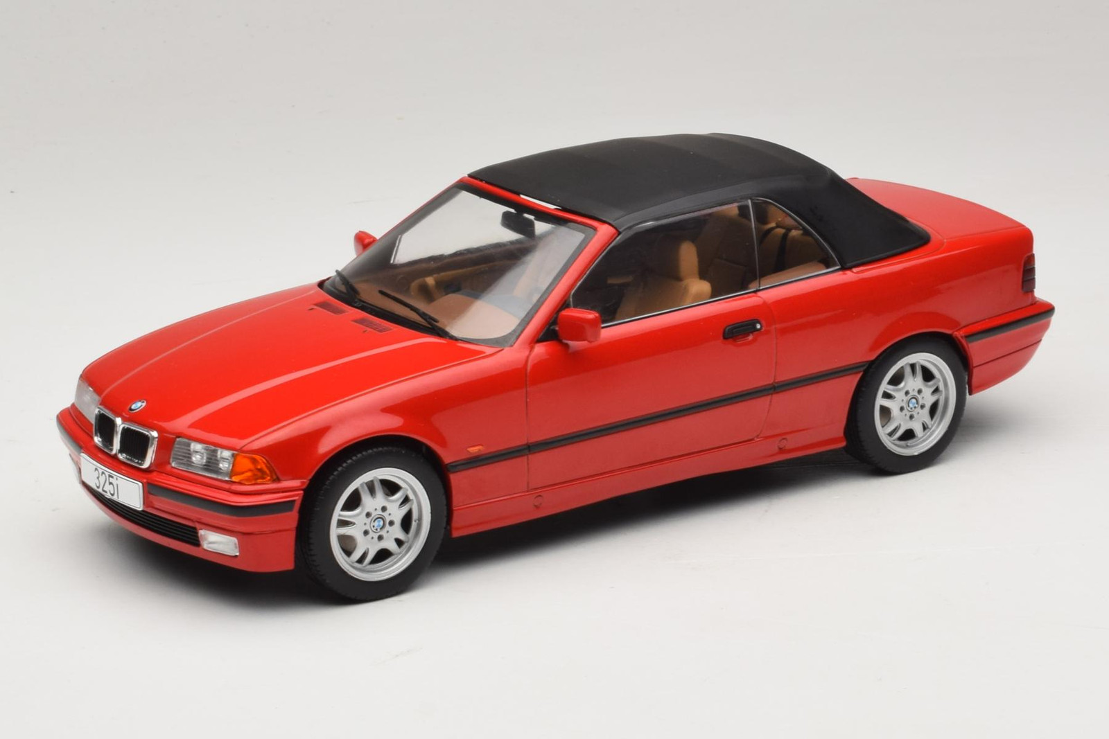 BMW 3 Series E36 Convertible 1:18 Red MCG | MCG18317