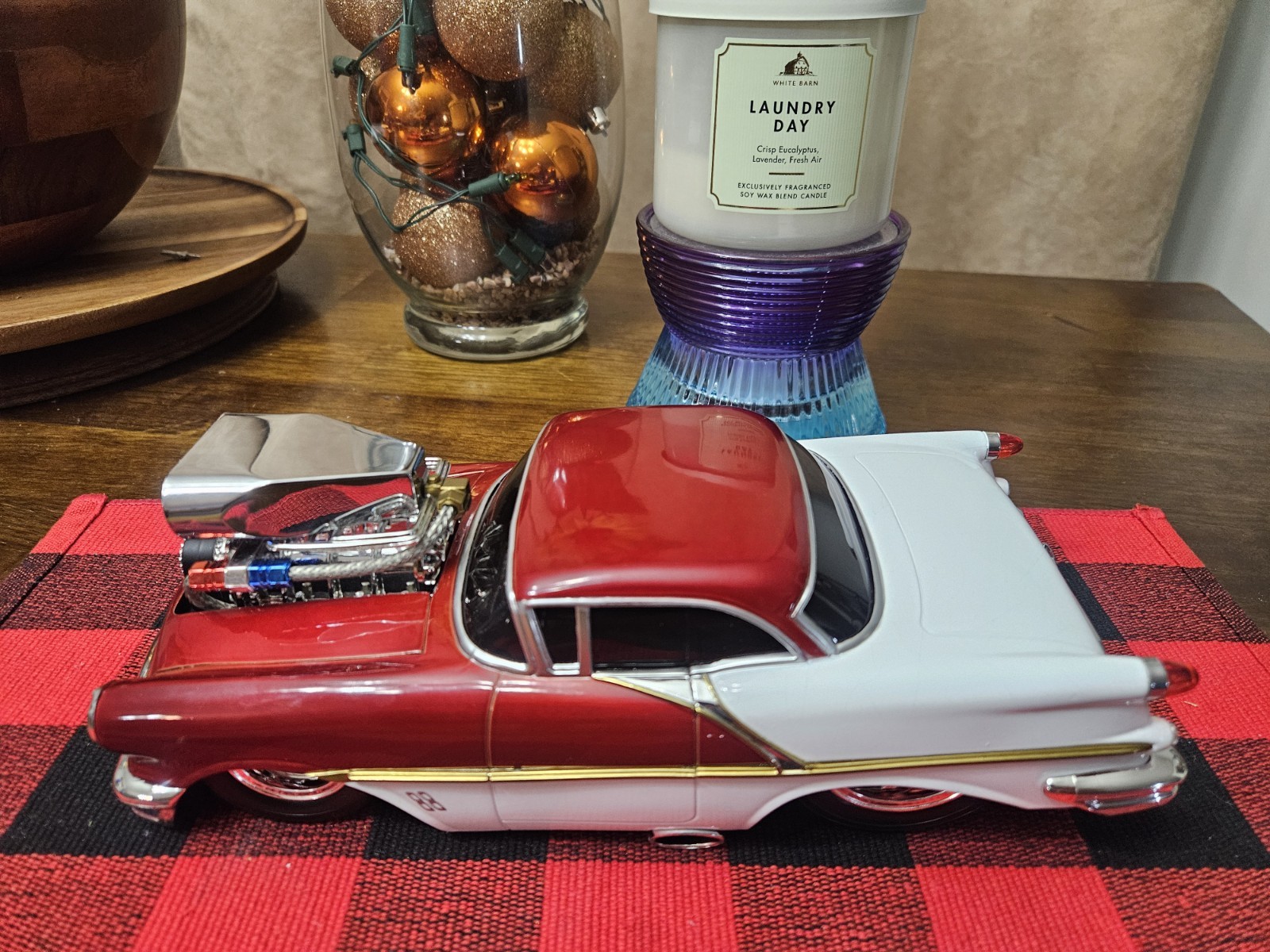 56 OLDS 88,RED WHITE,1/18 MUSCLE MACHINE,NO BOX,NO ROLL SLAMMED ,BEAUTY,HOT HOT