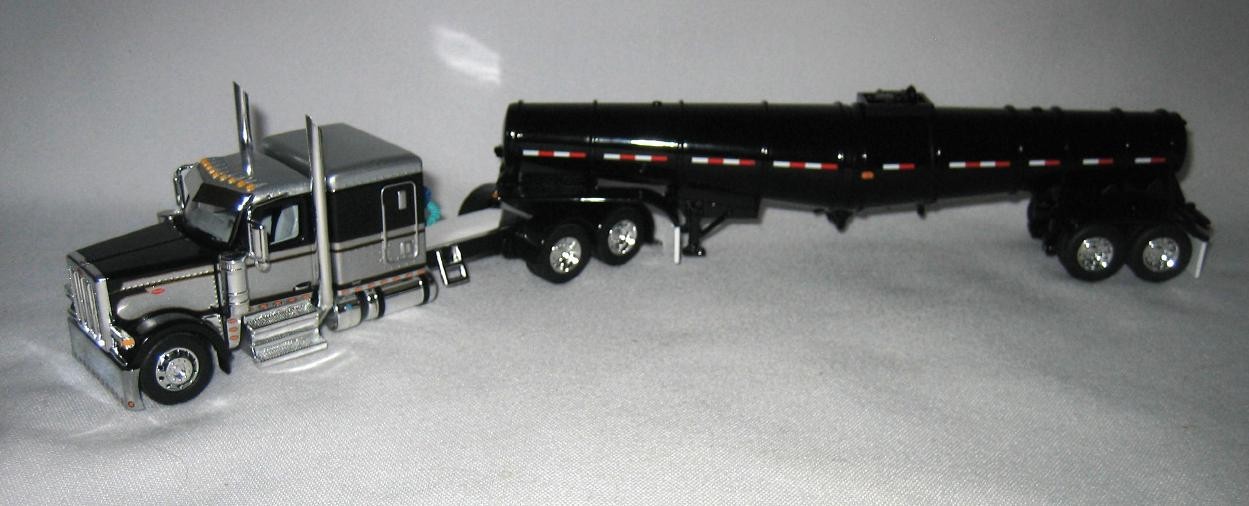 1/64 DCP 60-2262 589 Pete 72” Flat Top Black/Silver All Black Polar Drop Trailer