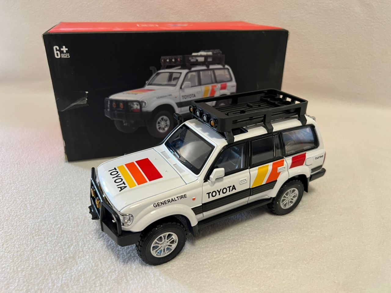 1:24 Toyota Land Cruiser LC80 Car Model Alloy Diecast Vehicle Gift Sound Light