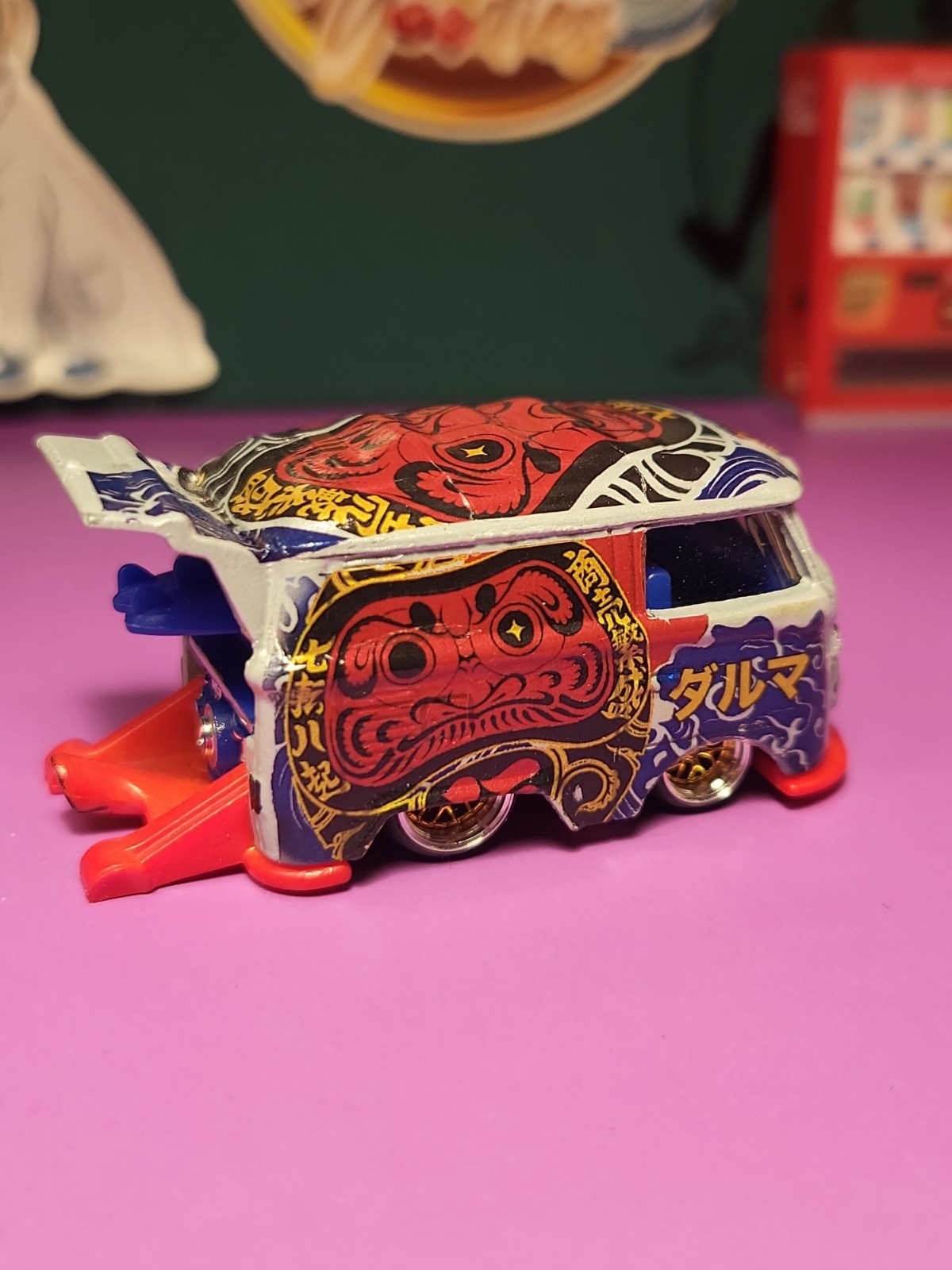 Hot Wheels Custom 1:64 Scale Kool Kombi Diecast Car