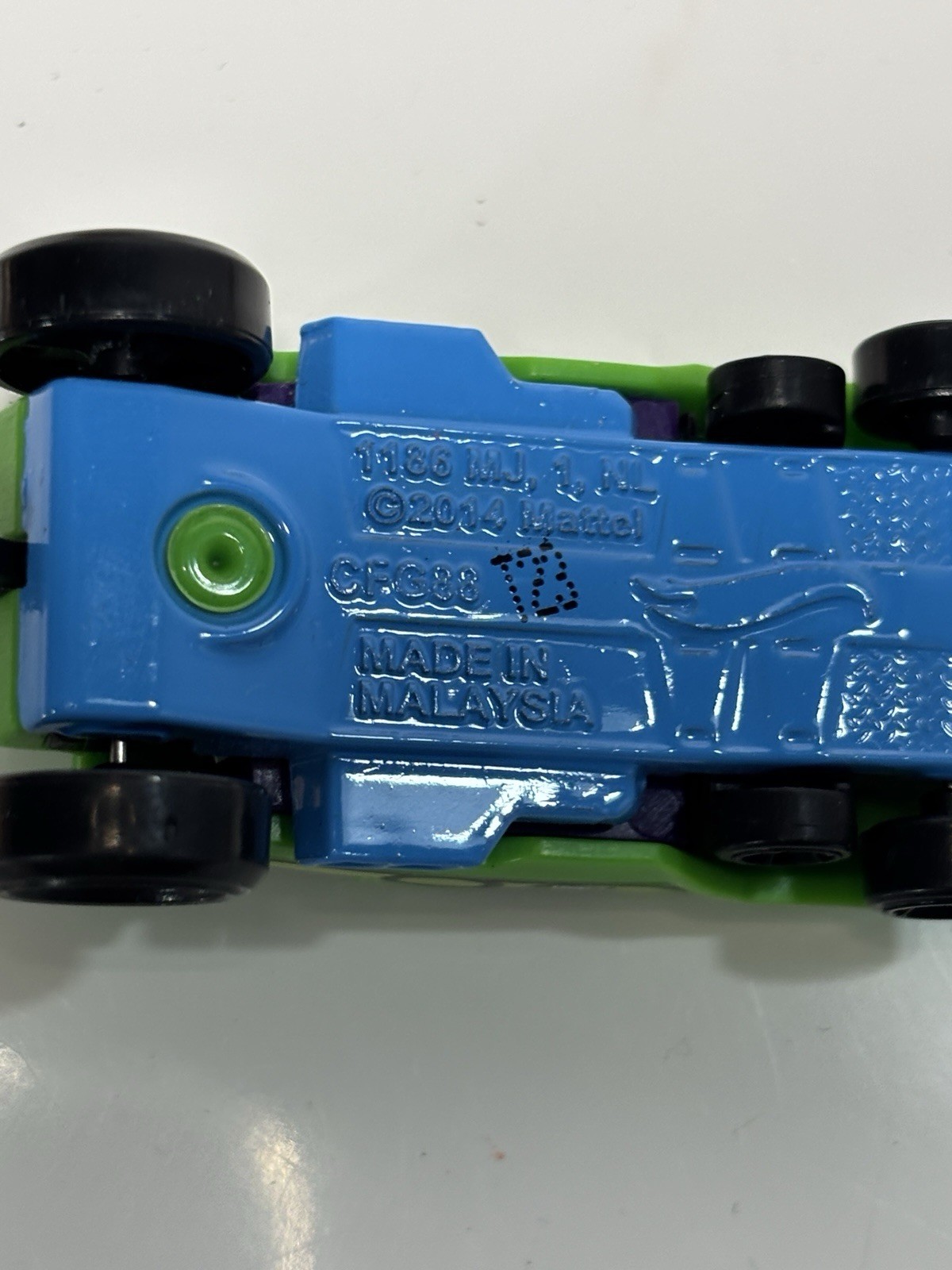 Hot Wheels2014 Loopster Green 1:64 Diecast 2 3/4″ Roller Coaster Car W Riders