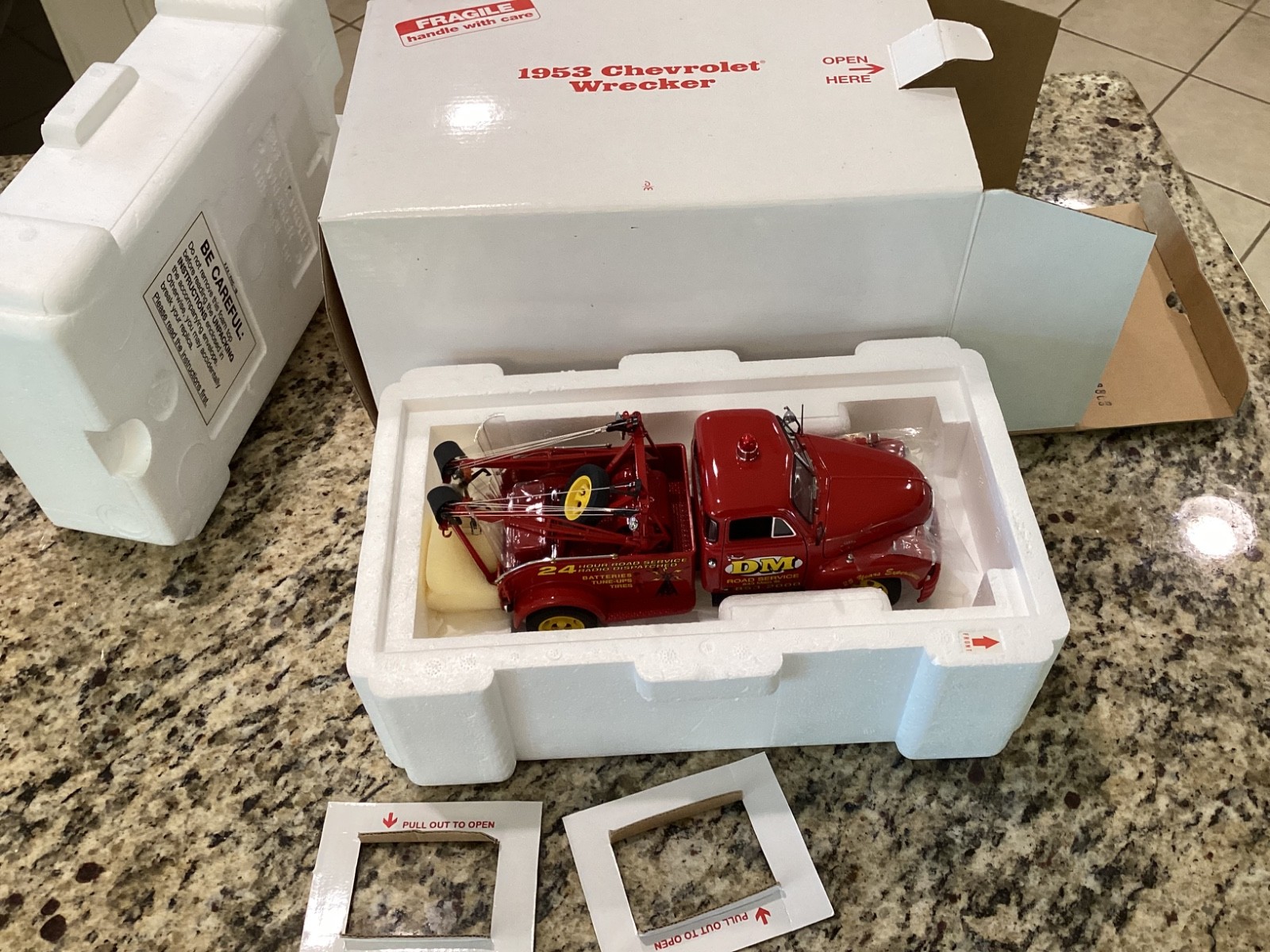1/24 Danbury Mint 1953 Chevrolet Wrecker Red w/Graphics
