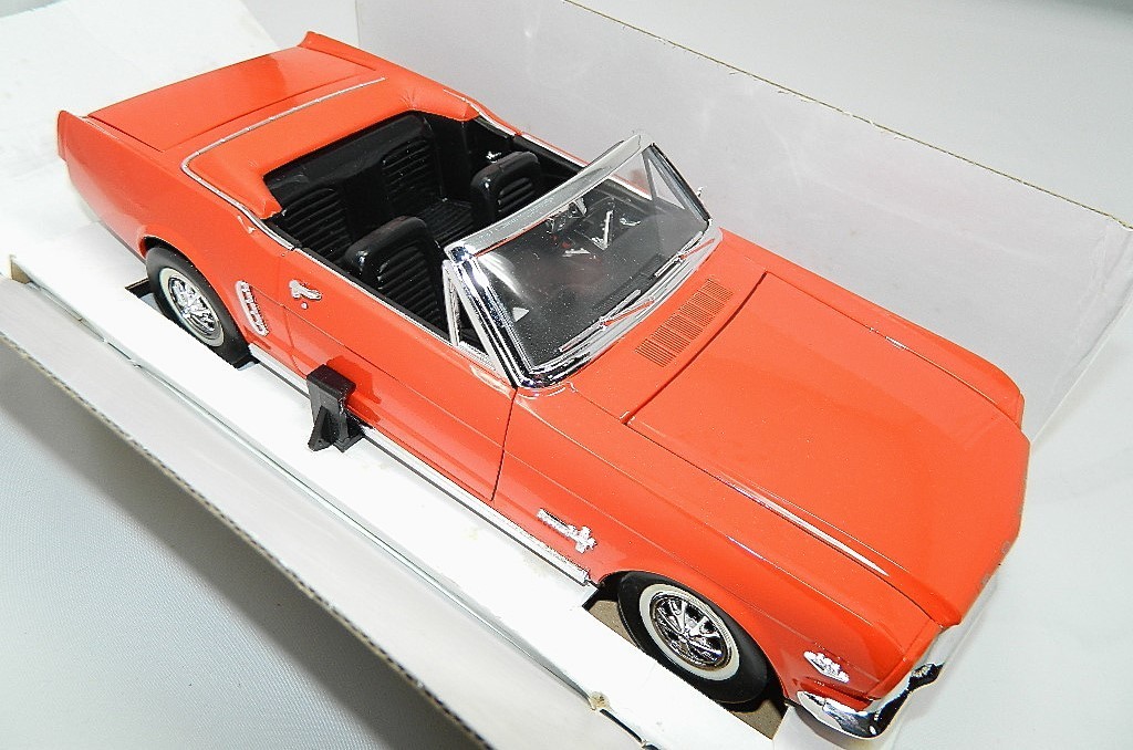 MIRA Golden Line 1965 FORD Mustang Metal Convertible Model Car Model & Box