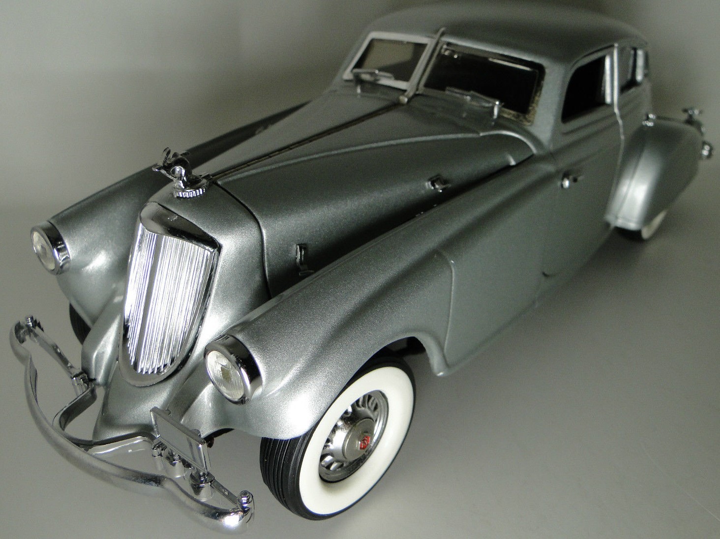 Classic Race Car Racing Racer Carousel SIVR1 18Unique12Metal Diecast Model24